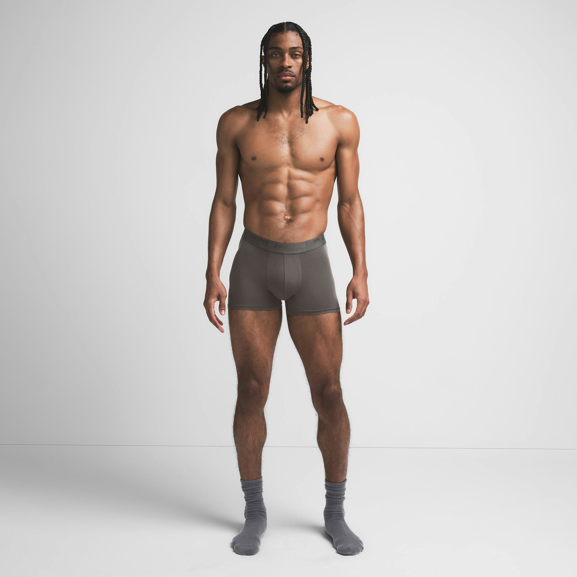 SKIMS STRETCH MENS 3" BOXER BRIEF | GUNMETAL ON A MODEL FRONT VIEW @ | FOCUS: 0.9, 0.1, 0.7