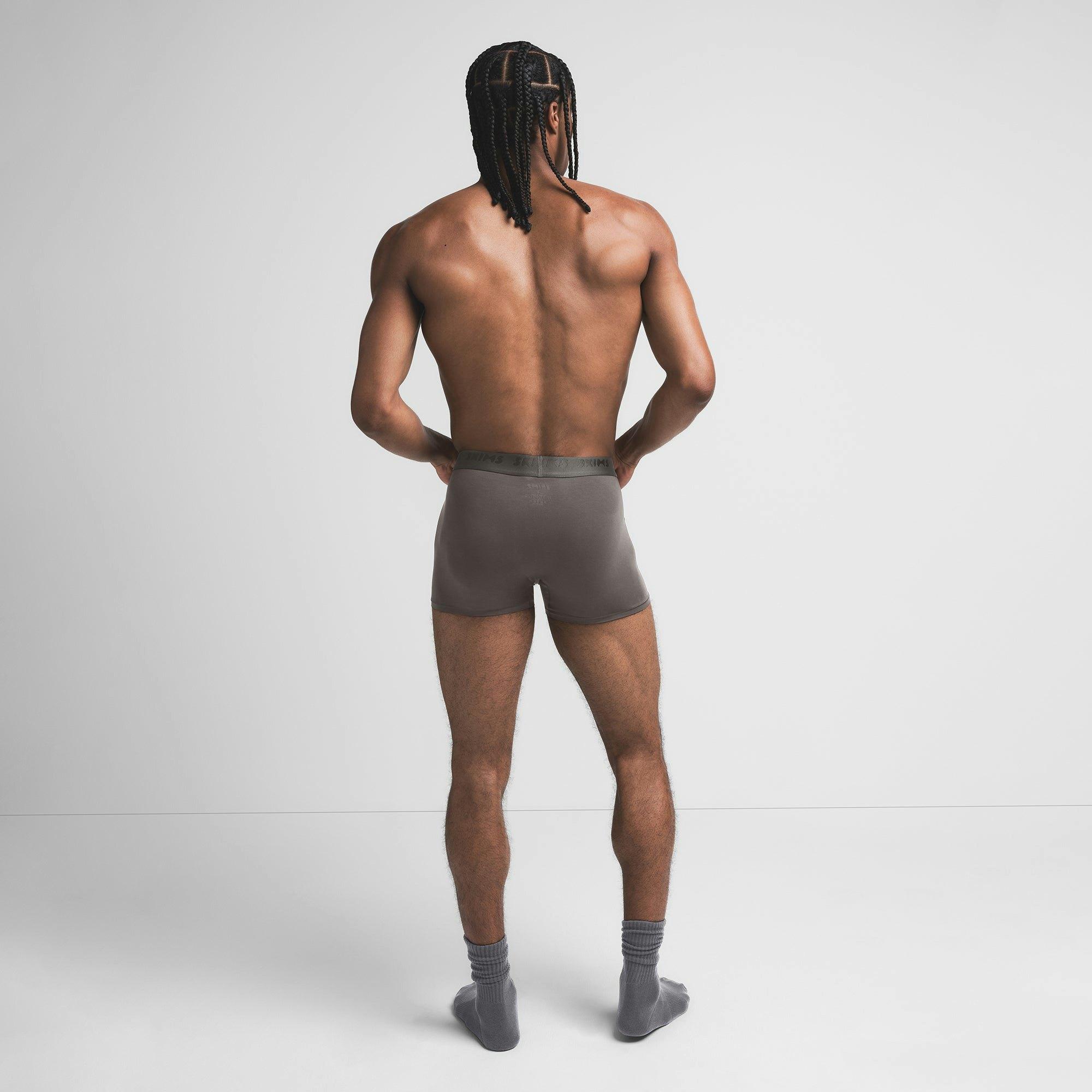 SKIMS STRETCH MENS 3" BOXER BRIEF | GUNMETAL ON A MODEL BACK VIEW @ | FOCUS: 0.9, 0.1, 0.7