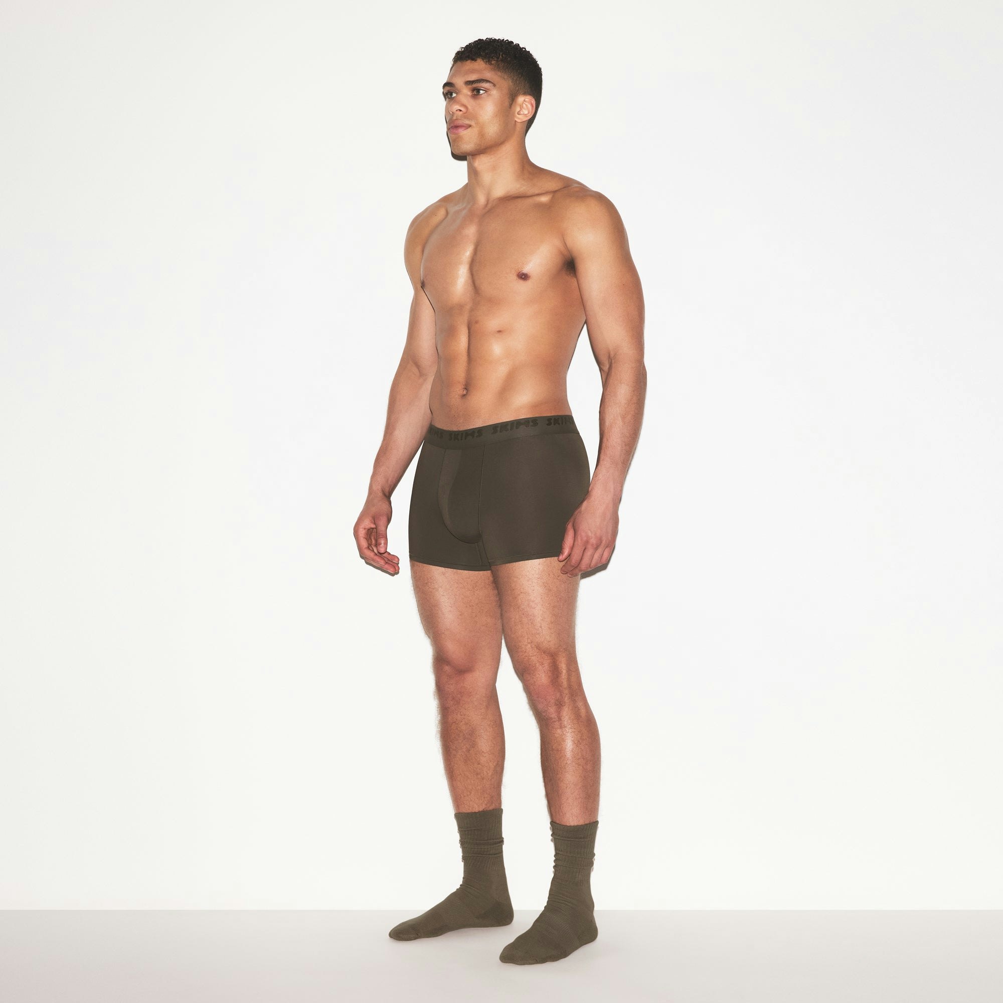 SKIMS STRETCH MENS 3 INCH BOXER BRIEF | LODEN ON A MODEL FRONT VIEW @ | FOCUS: 0.0, 1.0, 0.9