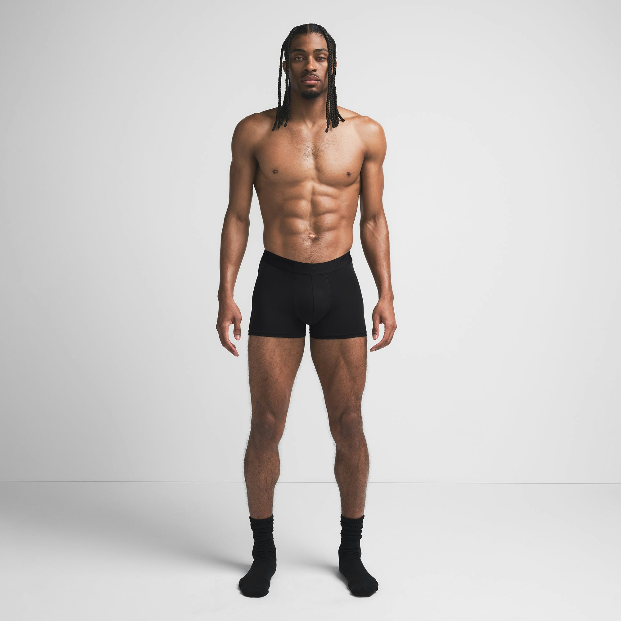 SKIMS STRETCH MENS 3" BOXER BRIEF | OBSIDIAN ON A MODEL FRONT VIEW @ | FOCUS: 0.9, 0.1, 0.7