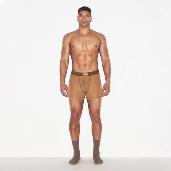SKIMS COTTON MENS 3 INCH BOXER BRIEF | RUSSET ON A MODEL FRONT VIEW | FOCUS: 0.0, 1.0, 0.9