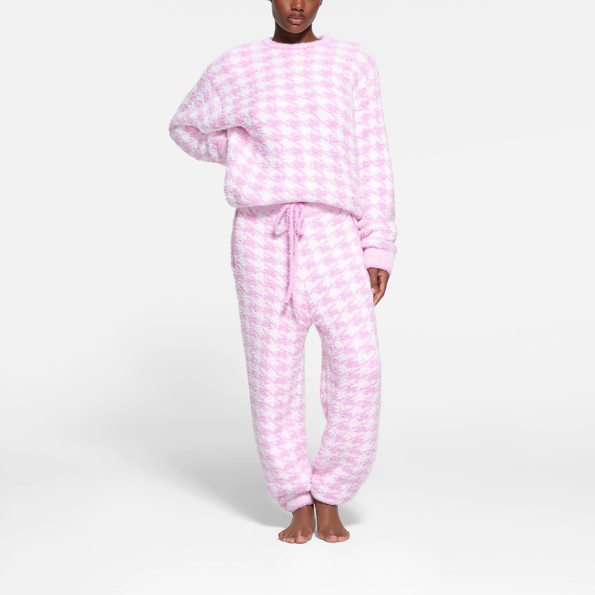 FLEECE SLEEP PET HOODIE | WINE PLAID ON A MODEL IN SIDE VIEW