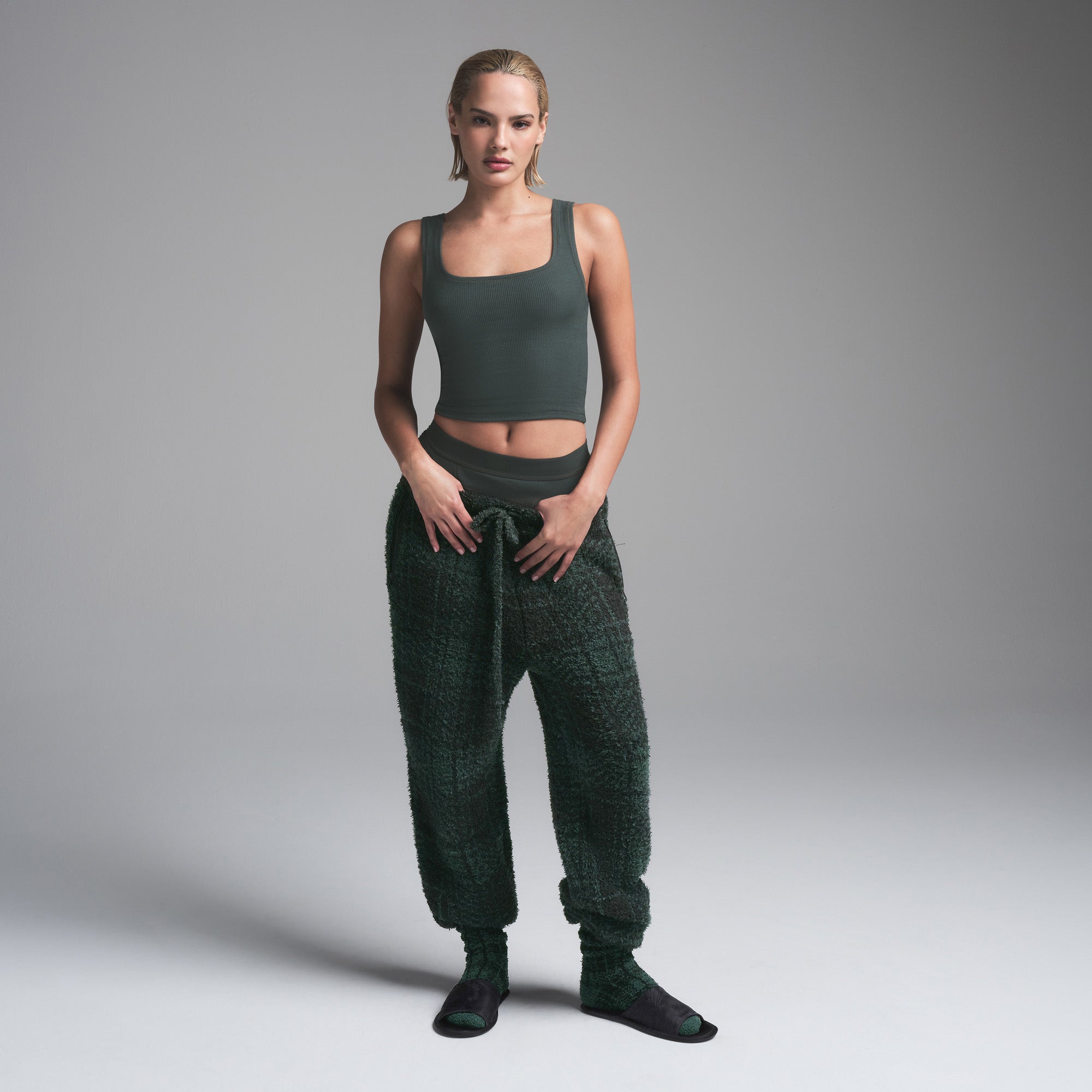 SKIMSルームウェア COZY KNIT UNISEX JOGGER | PETAL HOUNDSTOOTH