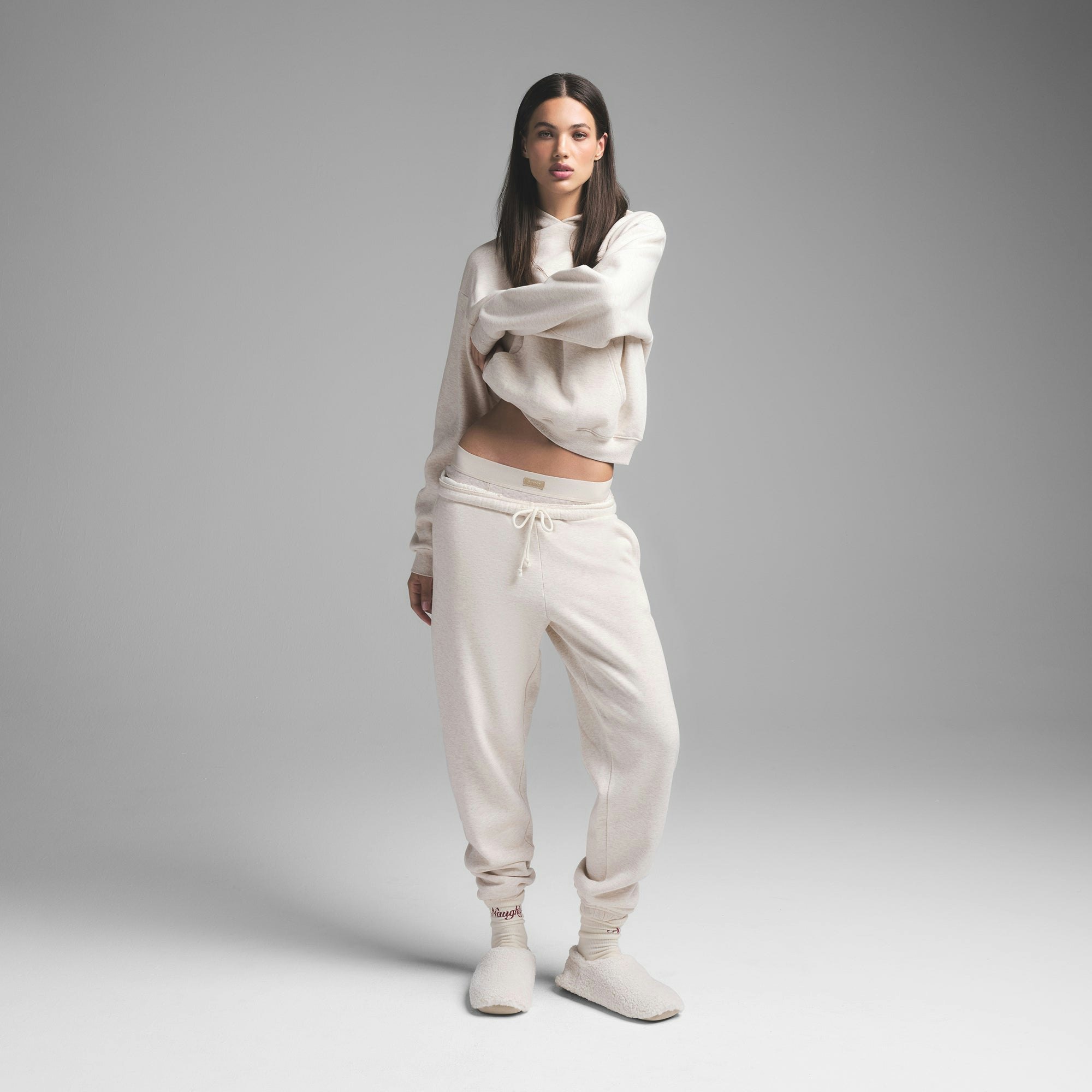 COTTON FLEECE CLASSIC JOGGER | HEATHER OATMEAL ON A MODEL FRONT VIEW | FOCUS: 0.0, 1.0, 0.9