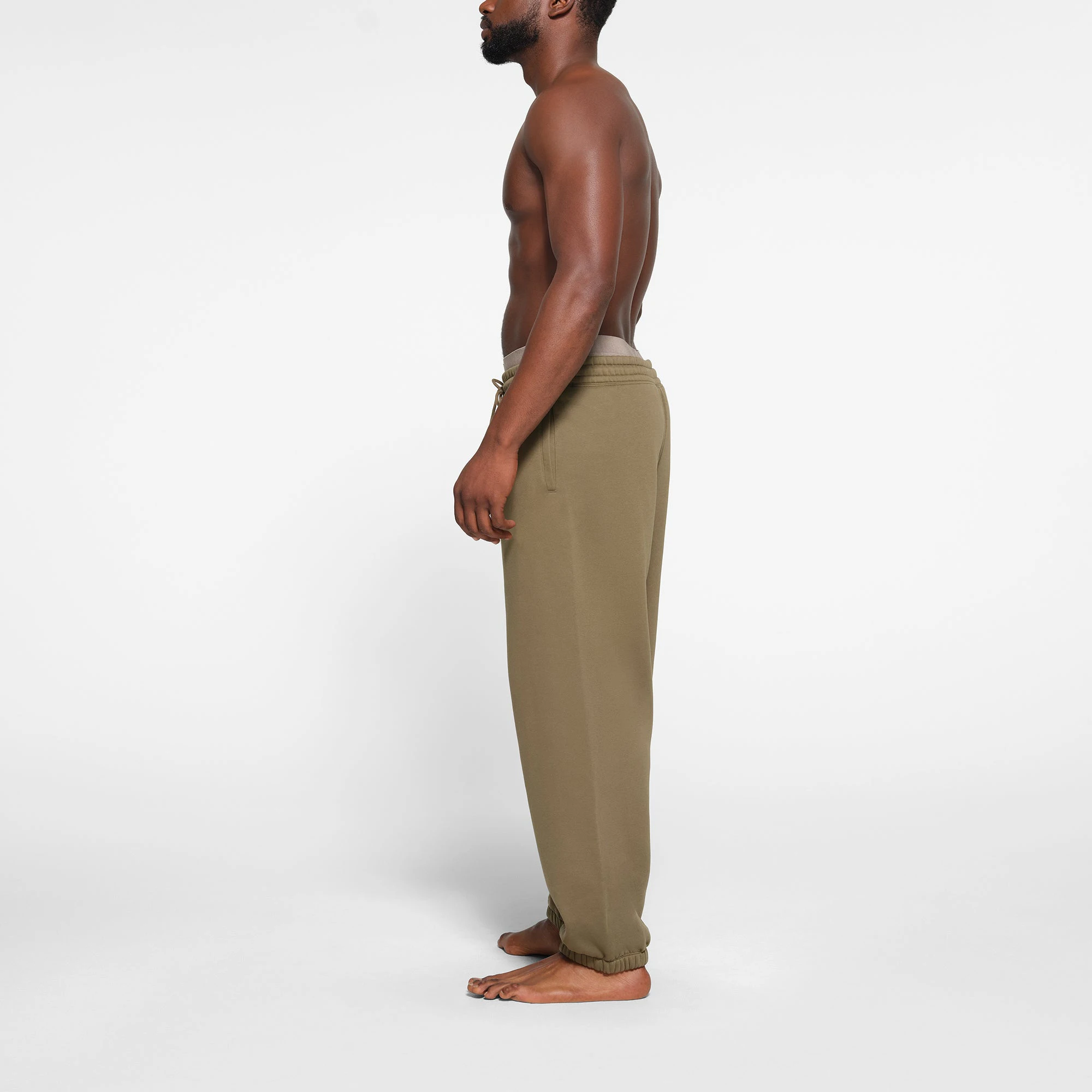 LOUNGE FLEECE MENS RELAXED JOGGER | ARMY ON A MODEL SIDE VIEW