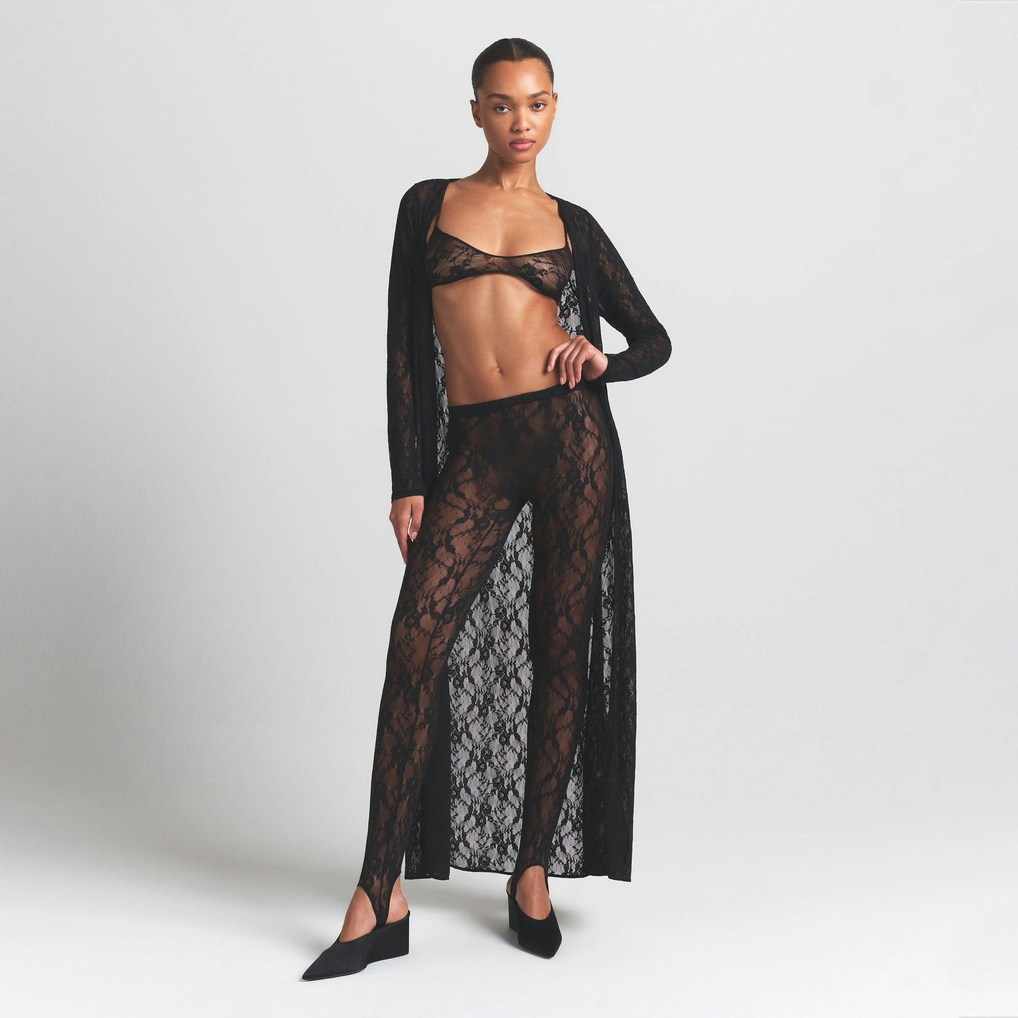 STRETCH LACE STIRRUP LEGGING | SOOT ON A MODEL FRONT VIEW @ | FOCUS: 0.0, 1.0, 0.9