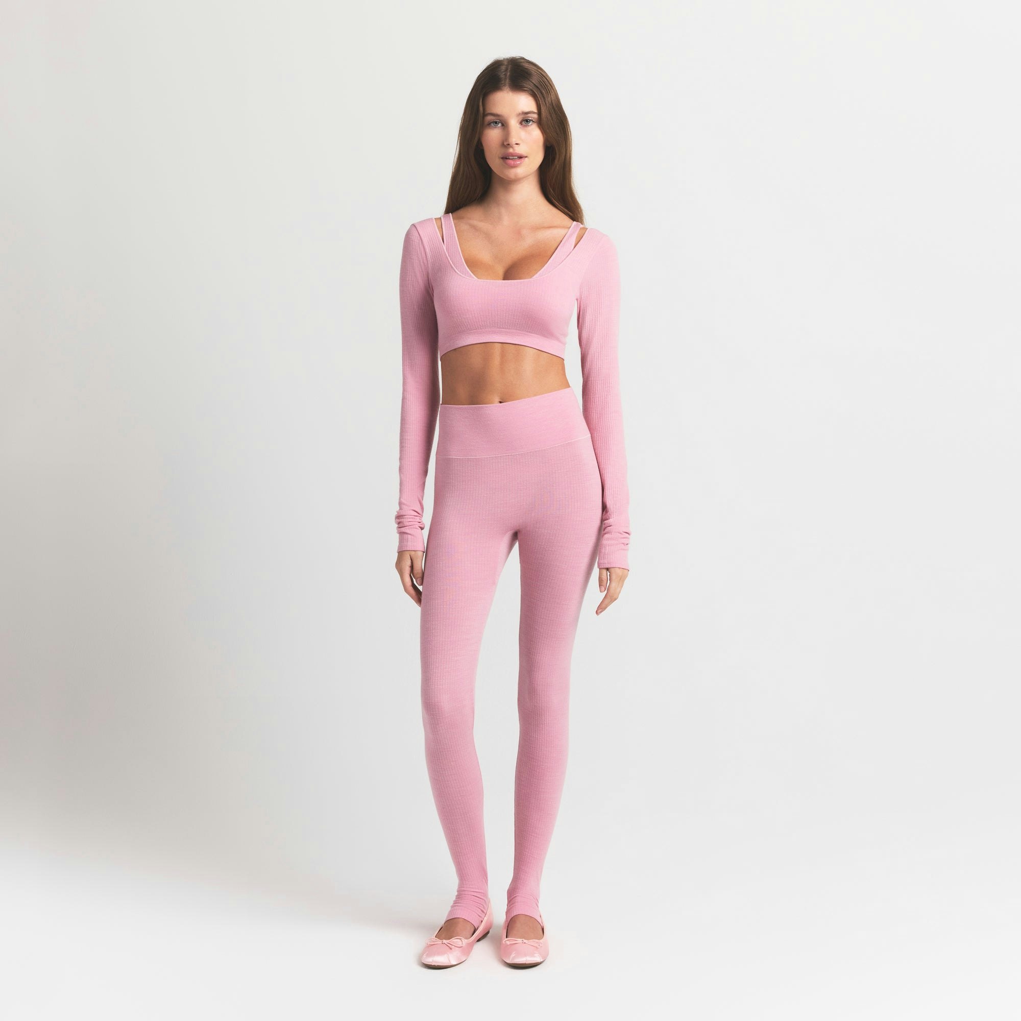 WOOL RIB HIGH-WAISTED LEGGING | HALITE ON A MODEL FRONT VIEW @ | FOCUS: 0.9, 0.1, 0.7