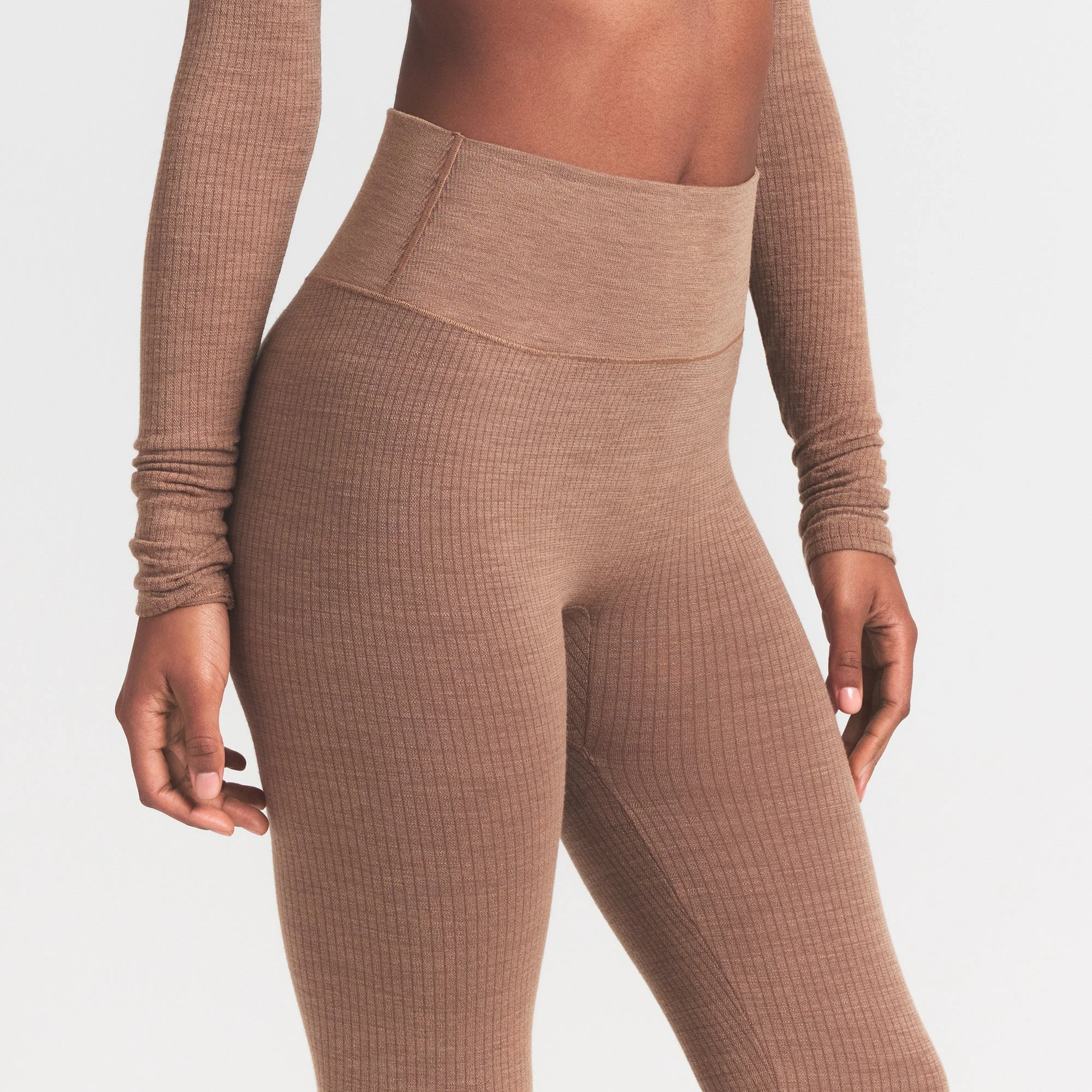WOOL RIB HIGH-WAISTED LEGGING | SIENNA ON A MODEL SIDE VIEW S | FOCUS: 0.0, 1.0, 0.9