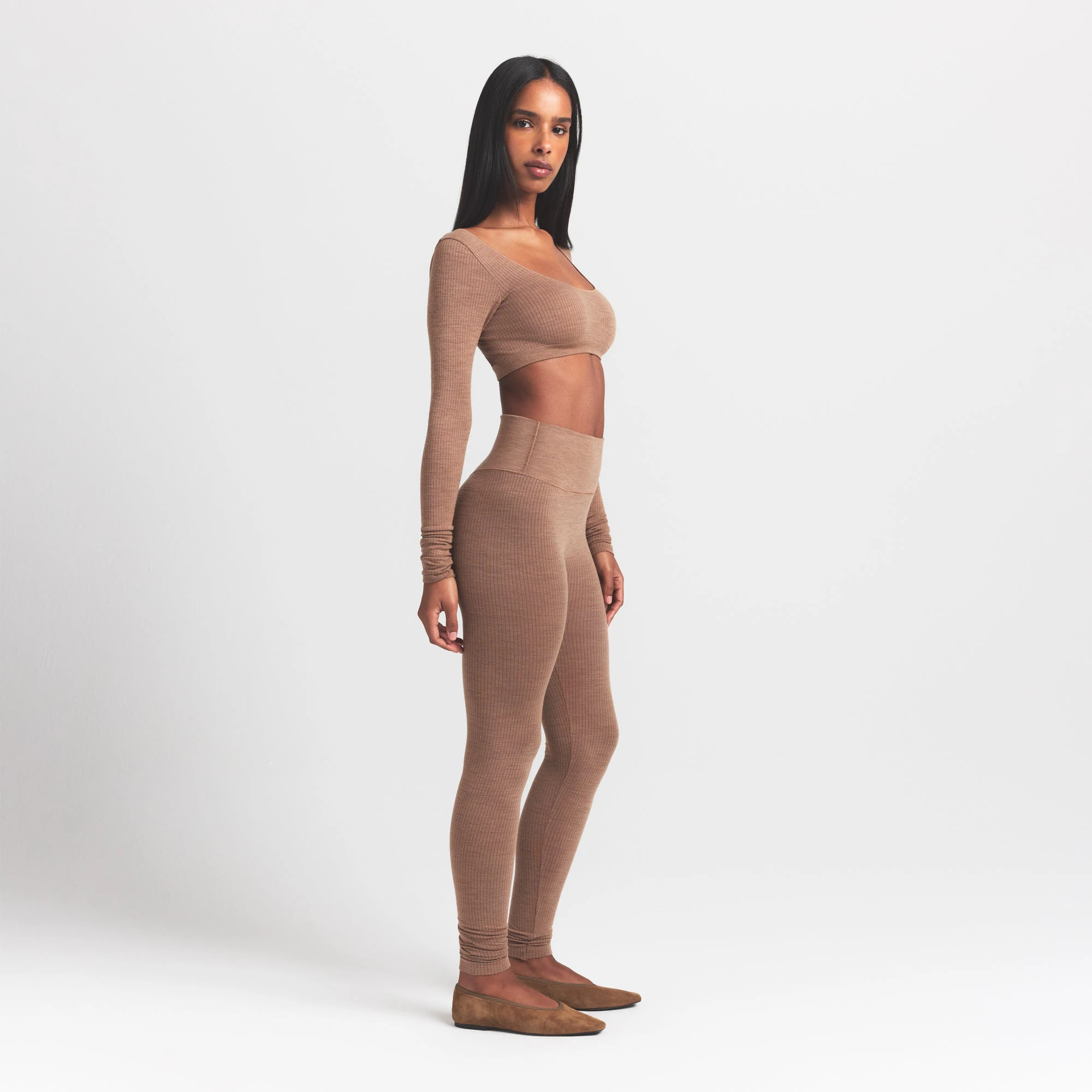 WOOL RIB HIGH-WAISTED LEGGING | SIENNA ON A MODEL FRONT VIEW S | FOCUS: 0.0, 1.0, 0.9