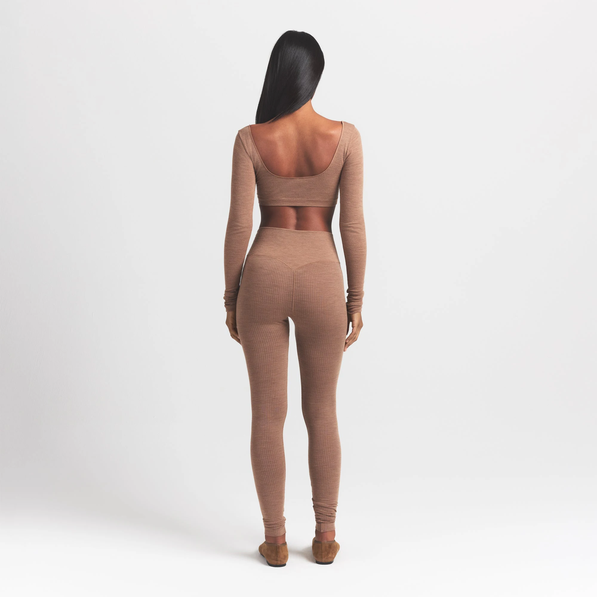 WOOL RIB HIGH-WAISTED LEGGING | SIENNA ON A MODEL BACK VIEW S | FOCUS: 0.0, 1.0, 0.9