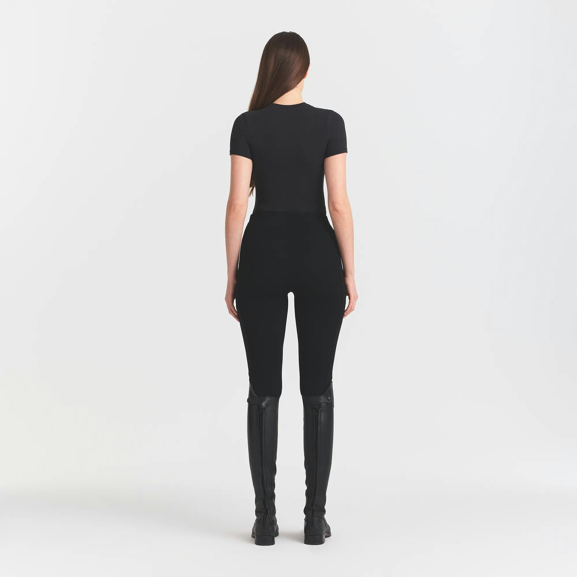 THE ESSENTIAL COLLECTION ZIP FRONT LEGGING | OBSIDIAN ON A MODEL BACK VIEW @ | FOCUS: 0.0, 1.0, 0.9 