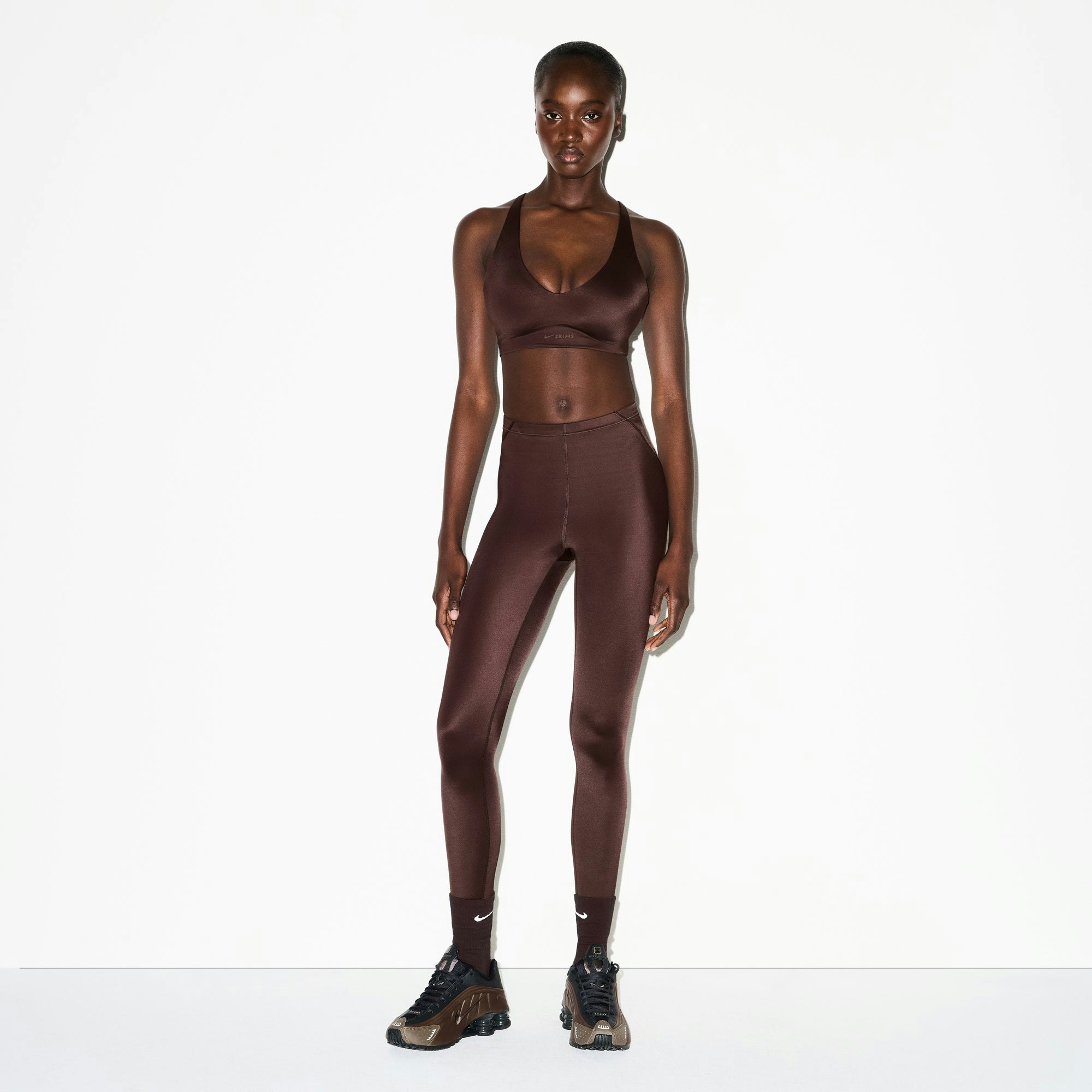 NikeSKIMS SHINE DRAWCORD 26" LEGGING | PHOENIX ON A MODEL FRONT VIEW @ | FOCUS: 0.0, 1.0, 0.9