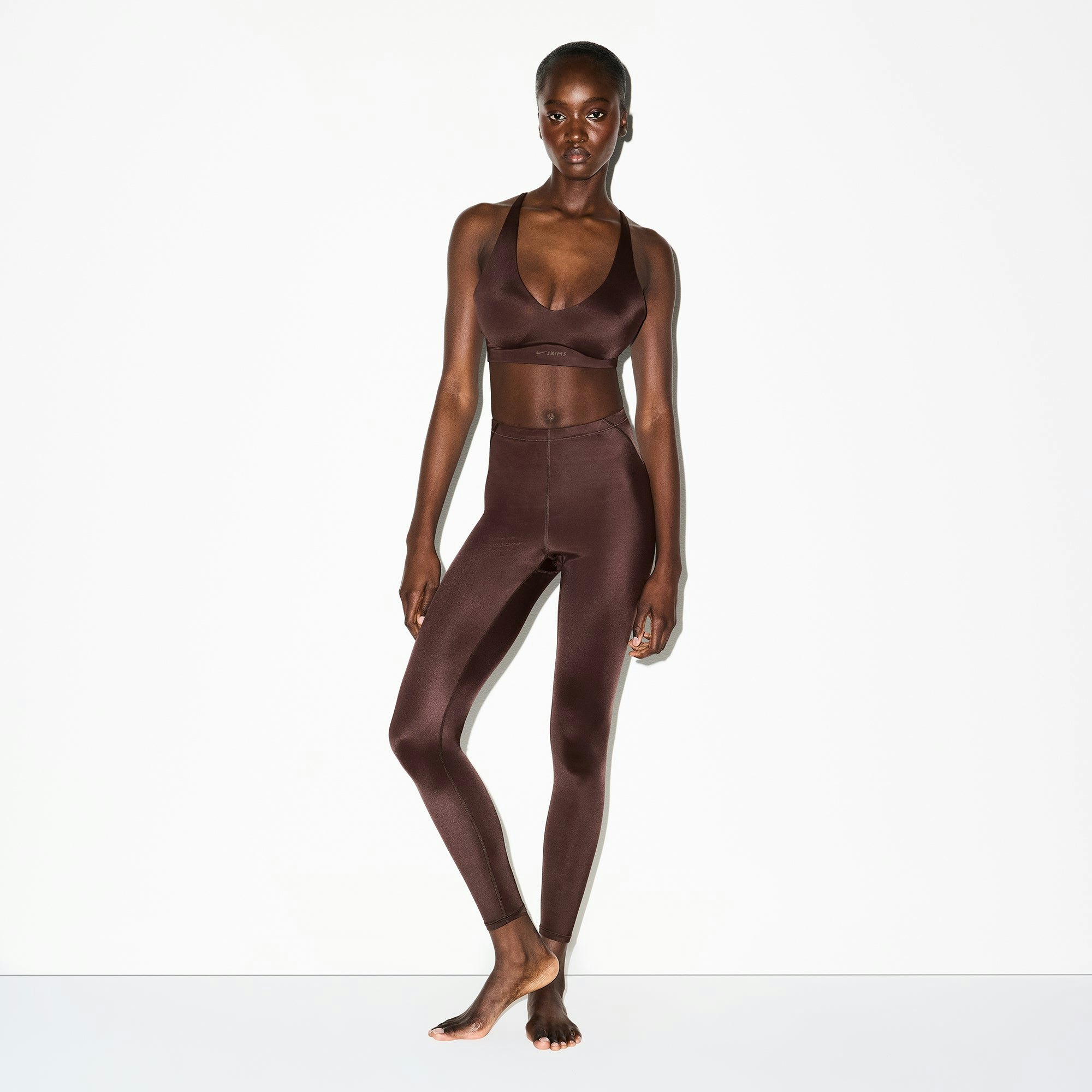 NikeSKIMS SHINE DRAWCORD 26" LEGGING | PHOENIX ON A MODEL FRONT VIEW @ | FOCUS: 0.0, 1.0, 0.9