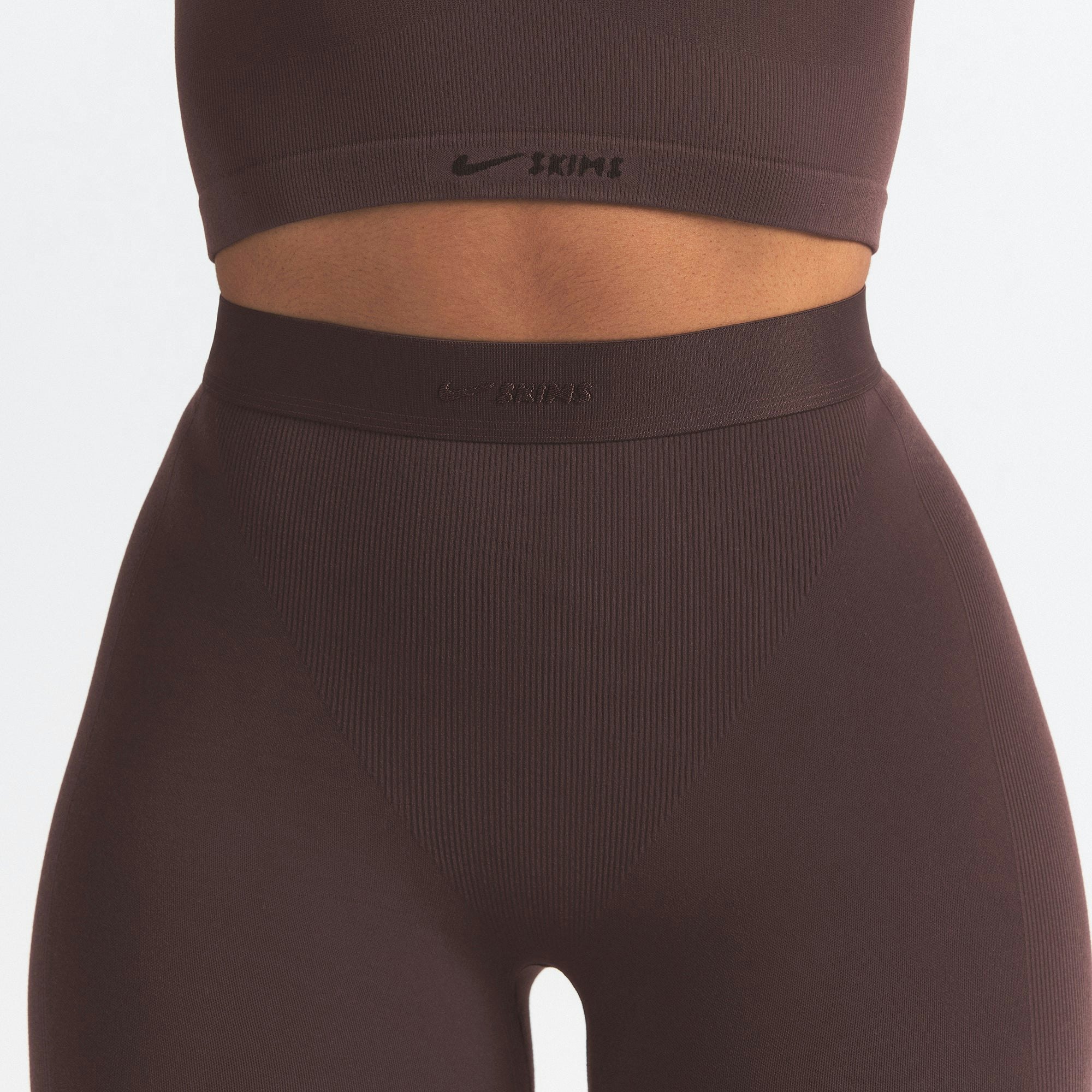 NikeSKIMS VINTAGE SEAMLESS 26" LEGGING | PHOENIX ON A MODEL SIDE VIEW