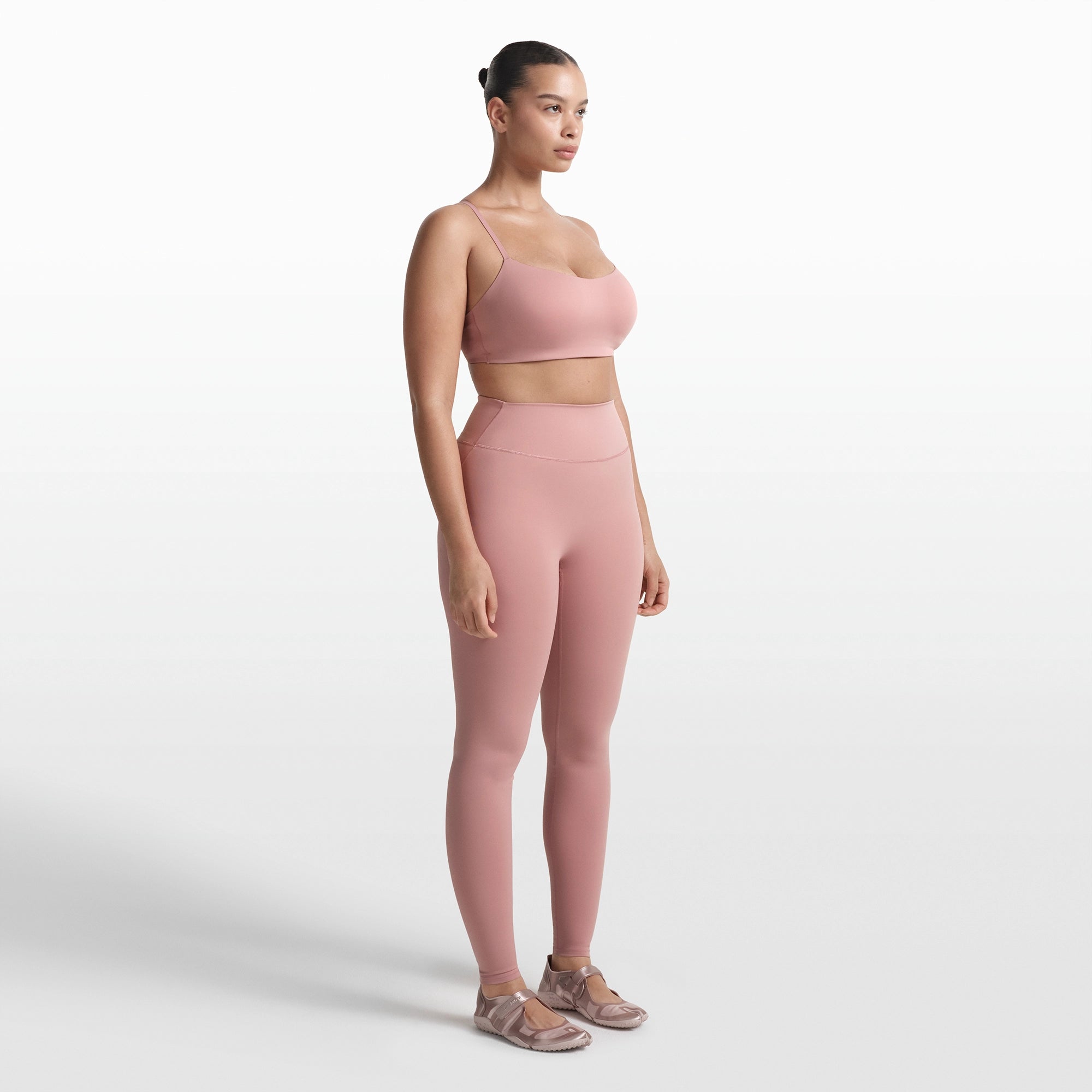 NikeSKIMS MATTE 29" LEGGING | HIMALAYAN ON A MODEL FRONT VIEW @ | FOCUS: 0.0, 1.0, 0.9