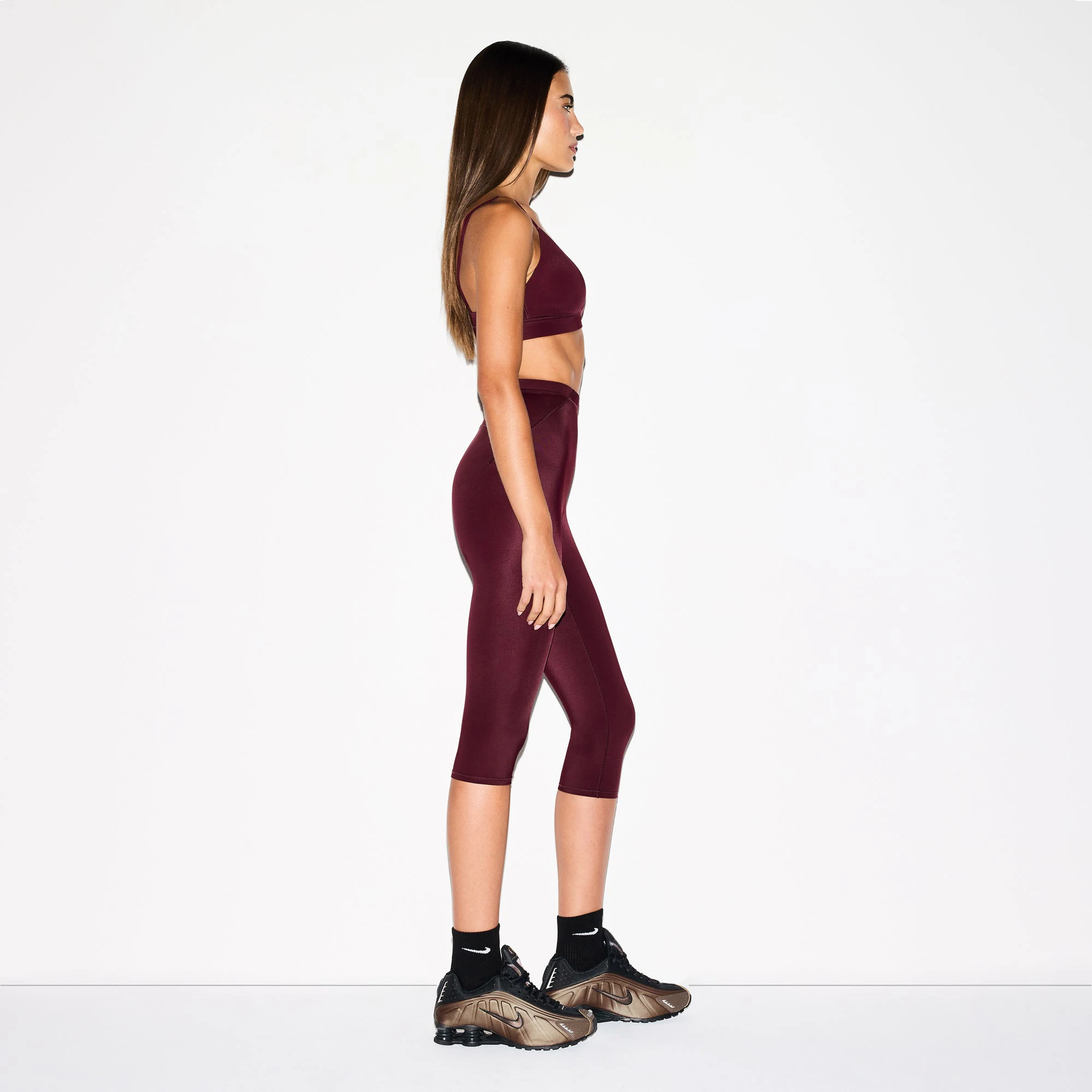 NikeSKIMS SHINE DRAWCORD CROP 17" LEGGING | CURRANT ON A MODEL FRONT VIEW @ | FOCUS: 0.0, 1.0, 0.9