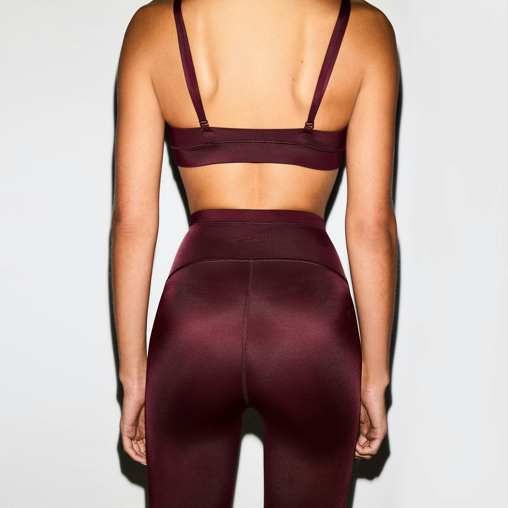 NikeSKIMS SHINE DRAWCORD CROP 17" LEGGING | CURRANT ON A MODEL SIDE VIEW @ | FOCUS: 0.0, 1.0, 0.9
