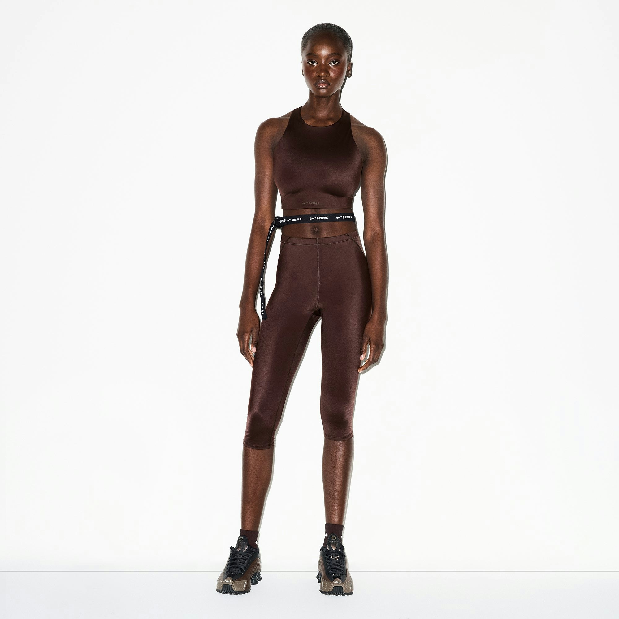 NikeSKIMS SHINE DRAWCORD CROP 17" LEGGING | PHOENIX ON A MODEL FRONT VIEW @ | FOCUS: 0.0, 1.0, 0.9