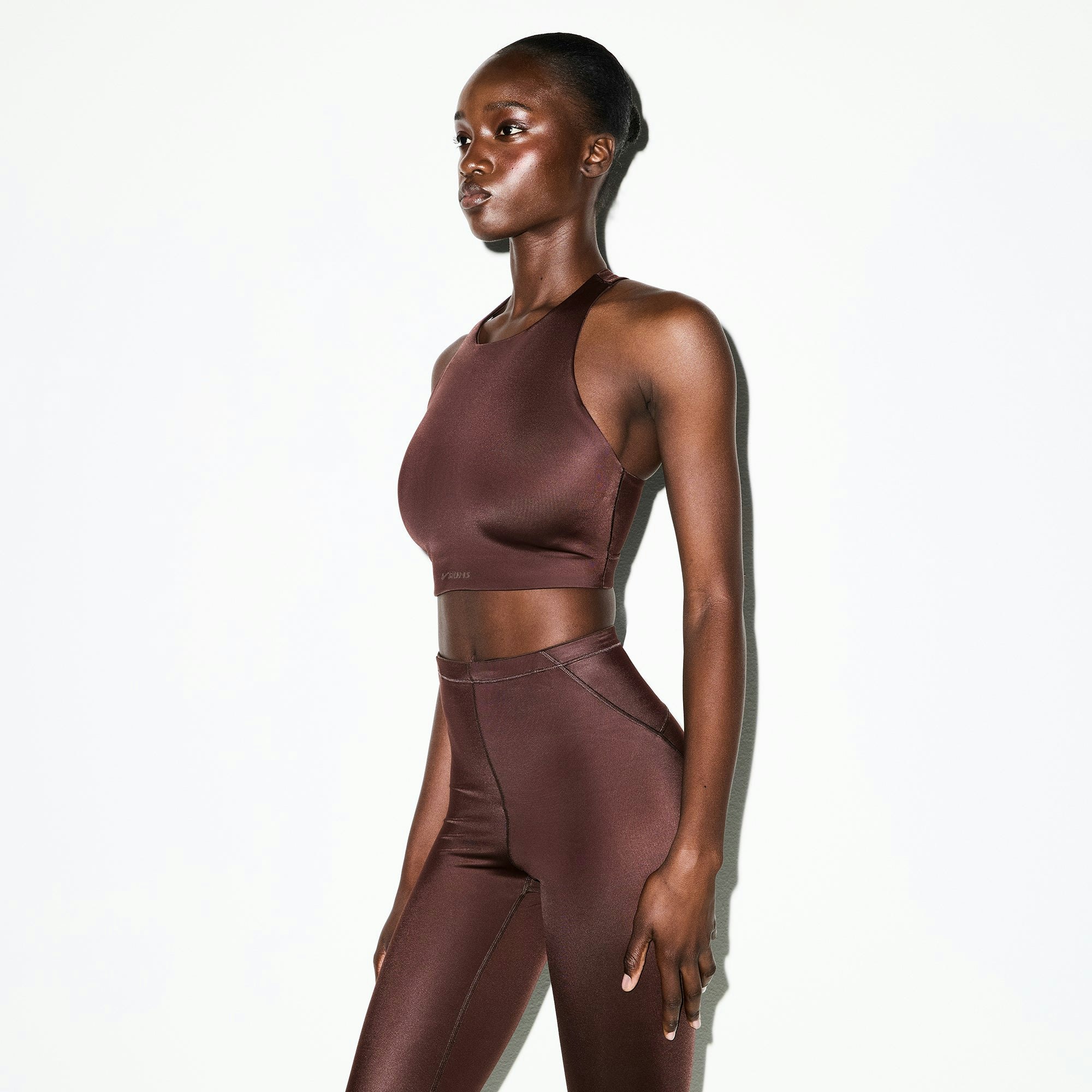 NikeSKIMS SHINE DRAWCORD CROP 17" LEGGING | PHOENIX ON A MODEL SIDE VIEW @ | FOCUS: 0.0, 1.0, 0.9