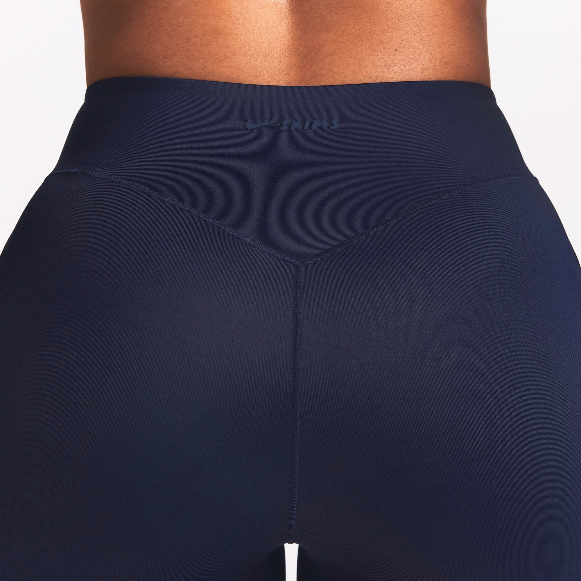 NikeSKIMS SHINE BONDED WAIST 26" LEGGING | NAVY ON A MODEL SIDE VIEW @ | FOCUS: 0.0, 1.0, 0.9