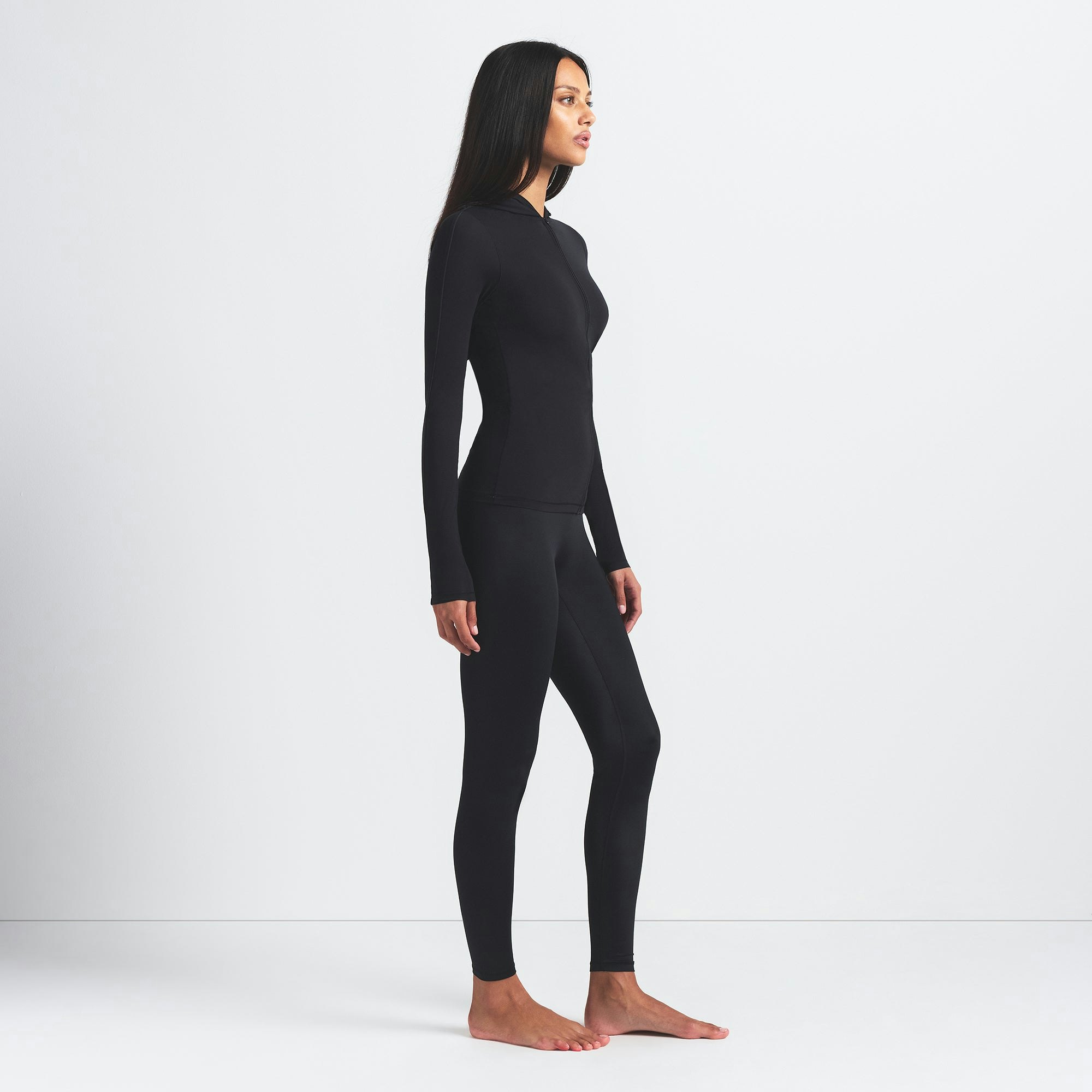 NikeSKIMS SHINE BONDED WAIST 26" LEGGING | OBSIDIAN ON A MODEL FRONT VIEW