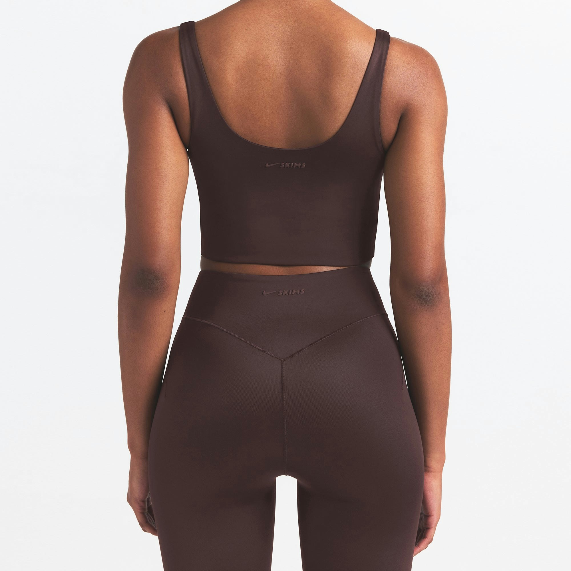 NikeSKIMS SHINE BONDED WAIST 26" LEGGING | PHOENIX ON A MODEL SIDE VIEW