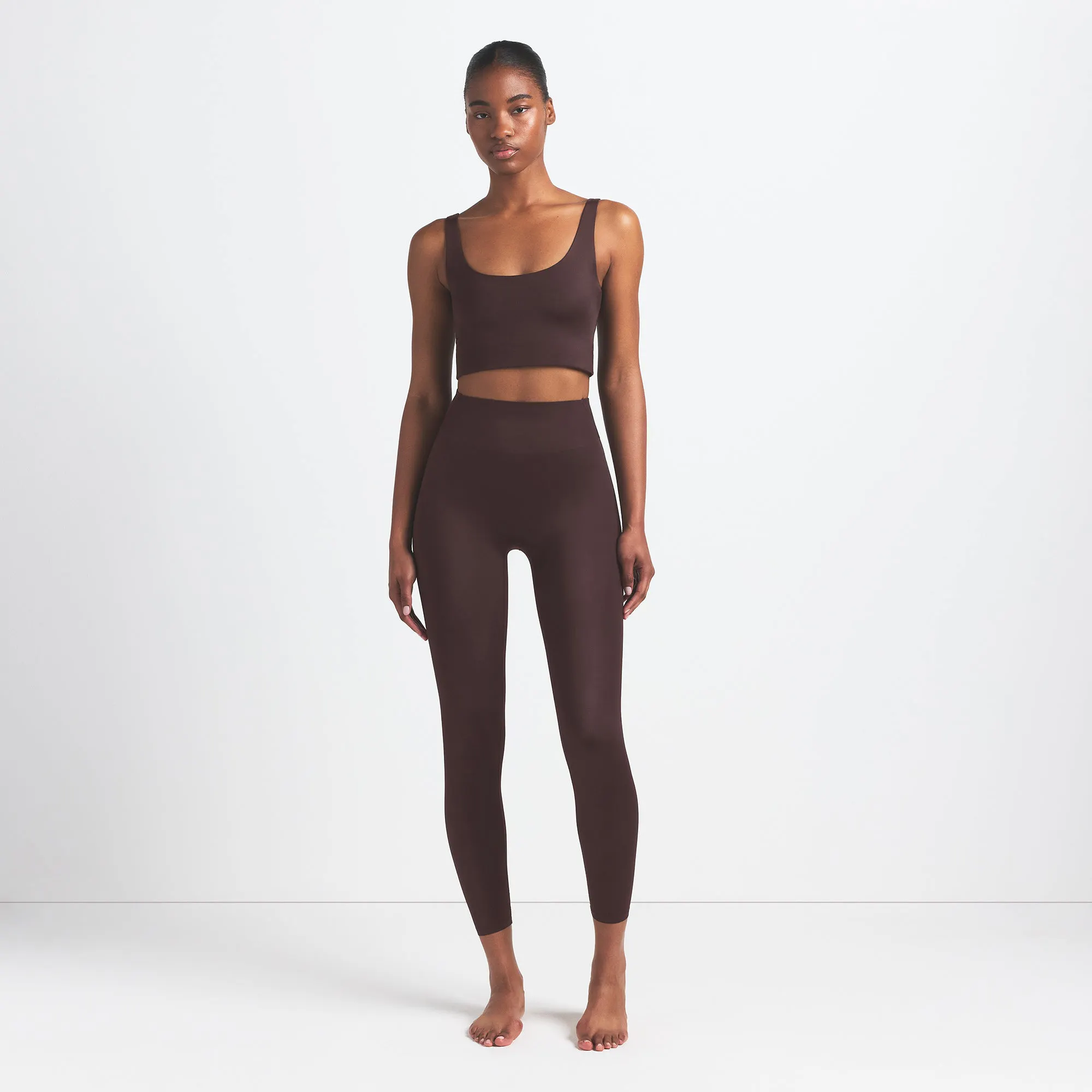 NikeSKIMS SHINE BONDED WAIST 26" LEGGING | PHOENIX ON A MODEL FRONT VIEW @ | FOCUS: 0.9, 0.1, 0.7