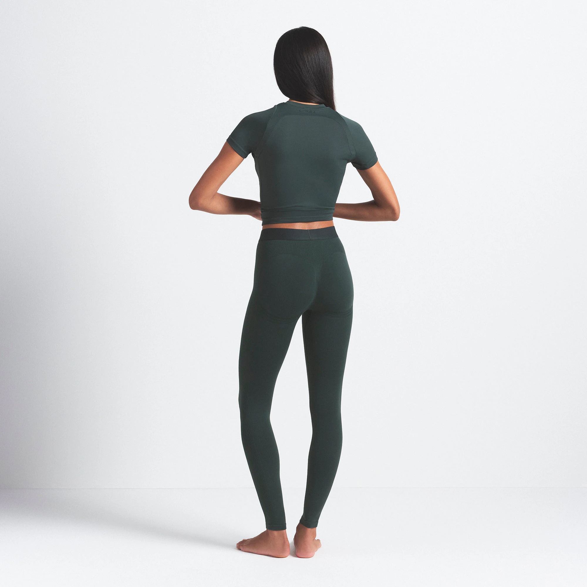 NikeSKIMS VINTAGE SEAMLESS LEGGING 26" | DARK TEAL ON A MODEL SIDE VIEW