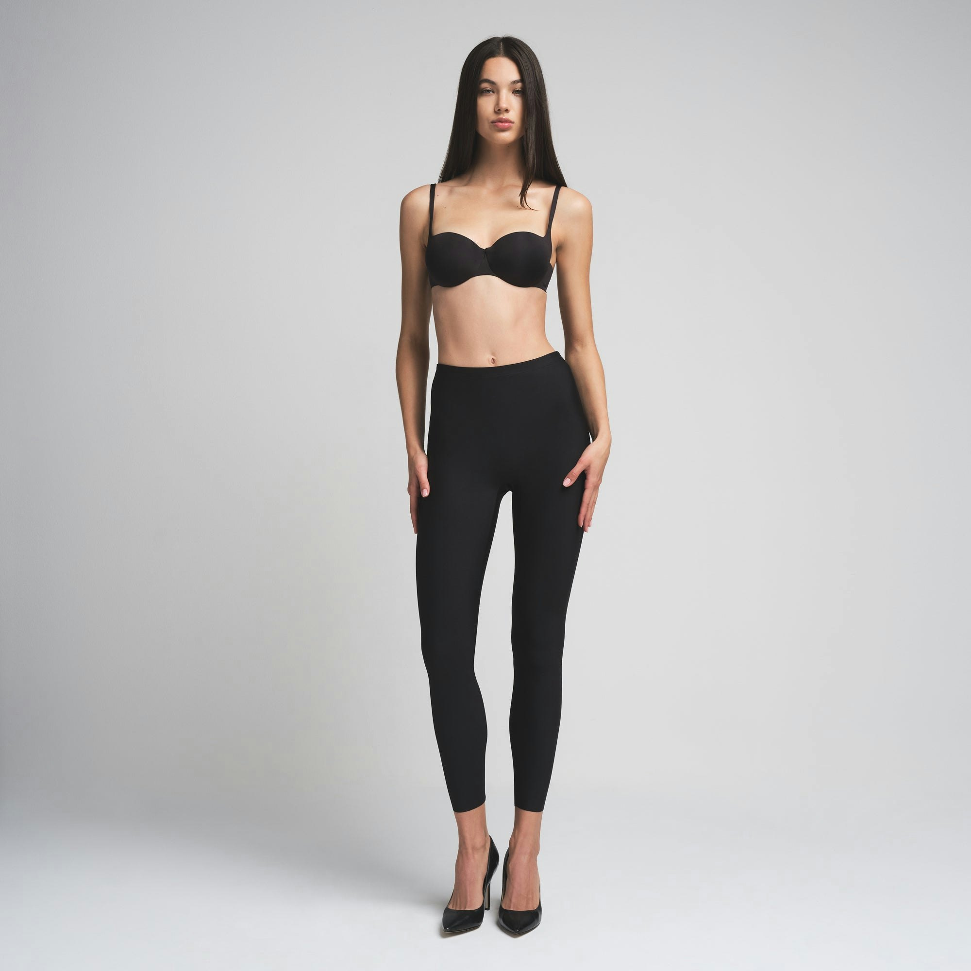 SKIMS BODY BUTT ENHANCING PADDED LEGGING | ONYX ON A MODEL FRONT VIEW