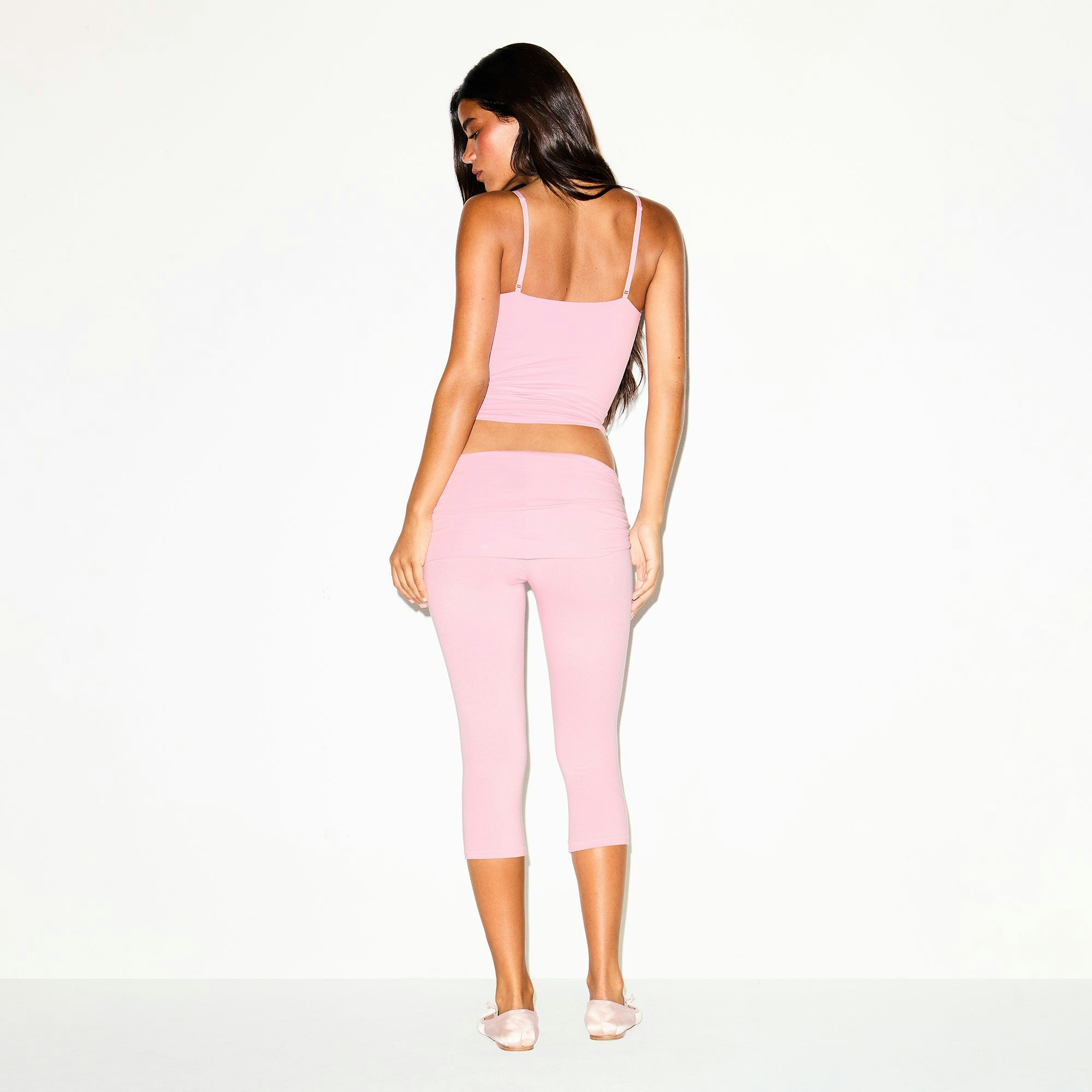 COTTON JERSEY FOLDOVER CAPRI | HALITE ON A MODEL BACK VIEW @ | FOCUS: 0.0, 1.0, 0.9