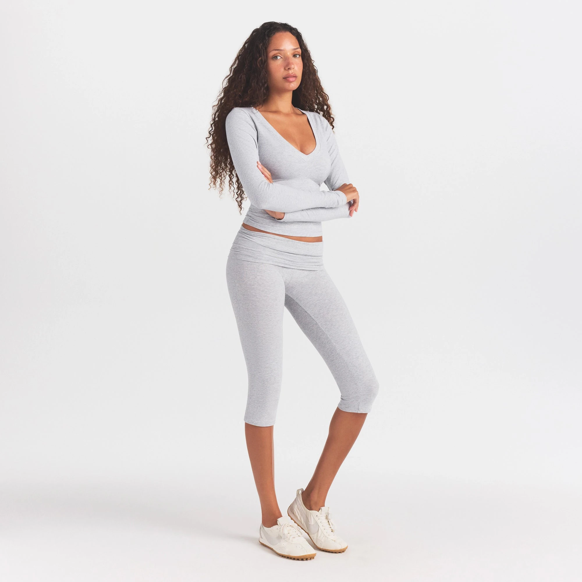 COTTON JERSEY FOLDOVER CAPRI | LIGHT HEATHER GREY ON A MODEL FRONT VIEW @ | FOCUS: 0.0, 1.0, 0.9