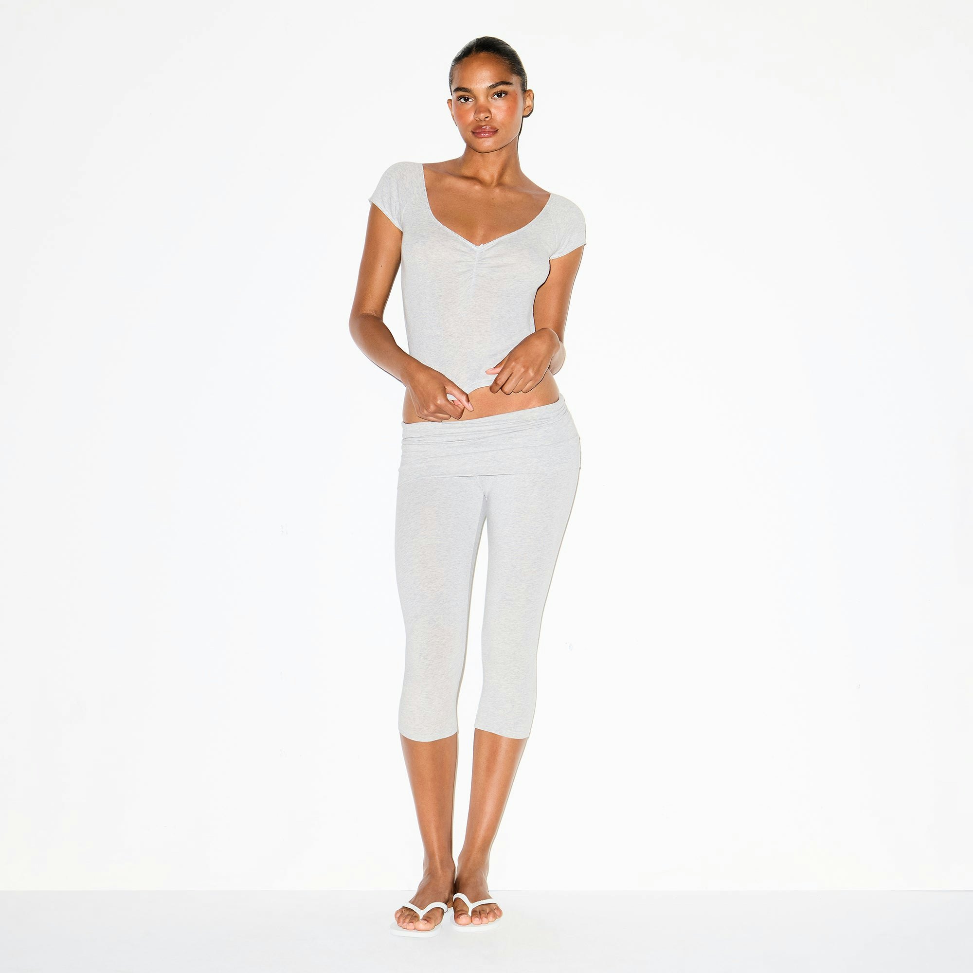 COTTON JERSEY FOLDOVER CAPRI | LIGHT HEATHER GREY ON A MODEL FRONT VIEW @ | FOCUS: 0.0, 1.0, 0.9