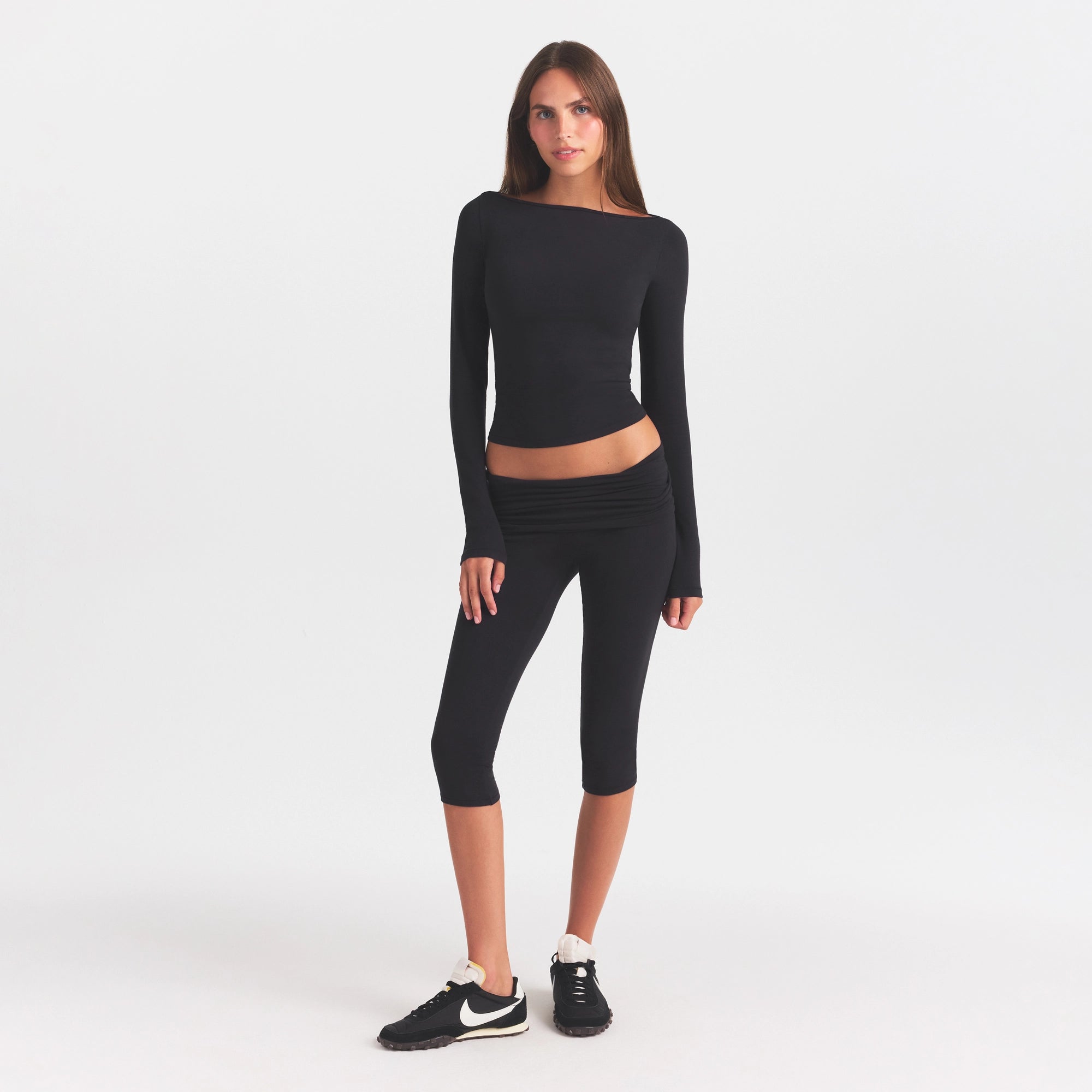 COTTON JERSEY FOLDOVER CAPRI | SOOT ON A MODEL FRONT VIEW