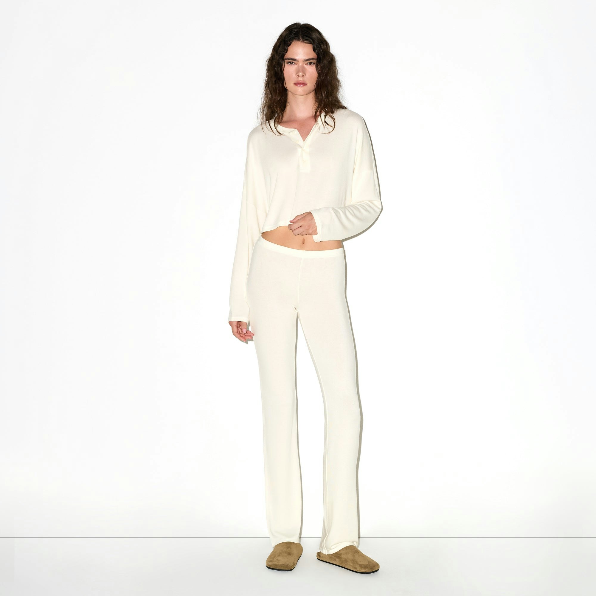 LIGHTWEIGHT MODAL PANT | ECRU ON A MODEL FRONT VIEW @ | FOCUS: 0.0, 1.0, 0.9