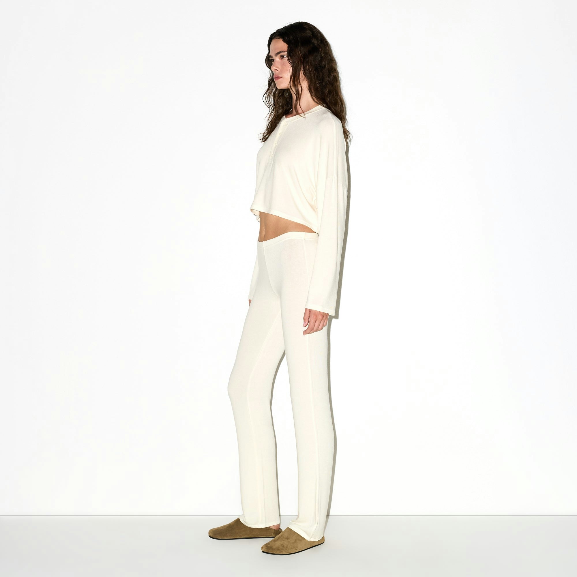 LIGHTWEIGHT MODAL PANT | ECRU ON A MODEL FRONT VIEW @ | FOCUS: 0.0, 1.0, 0.9