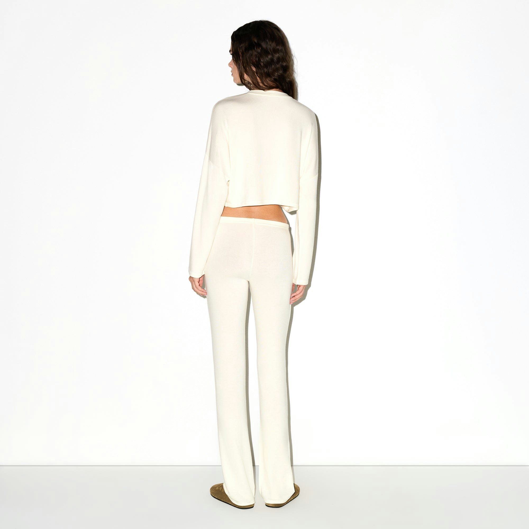 LIGHTWEIGHT MODAL PANT | ECRU ON A MODEL FRONT VIEW @ | FOCUS: 0.0, 1.0, 0.9