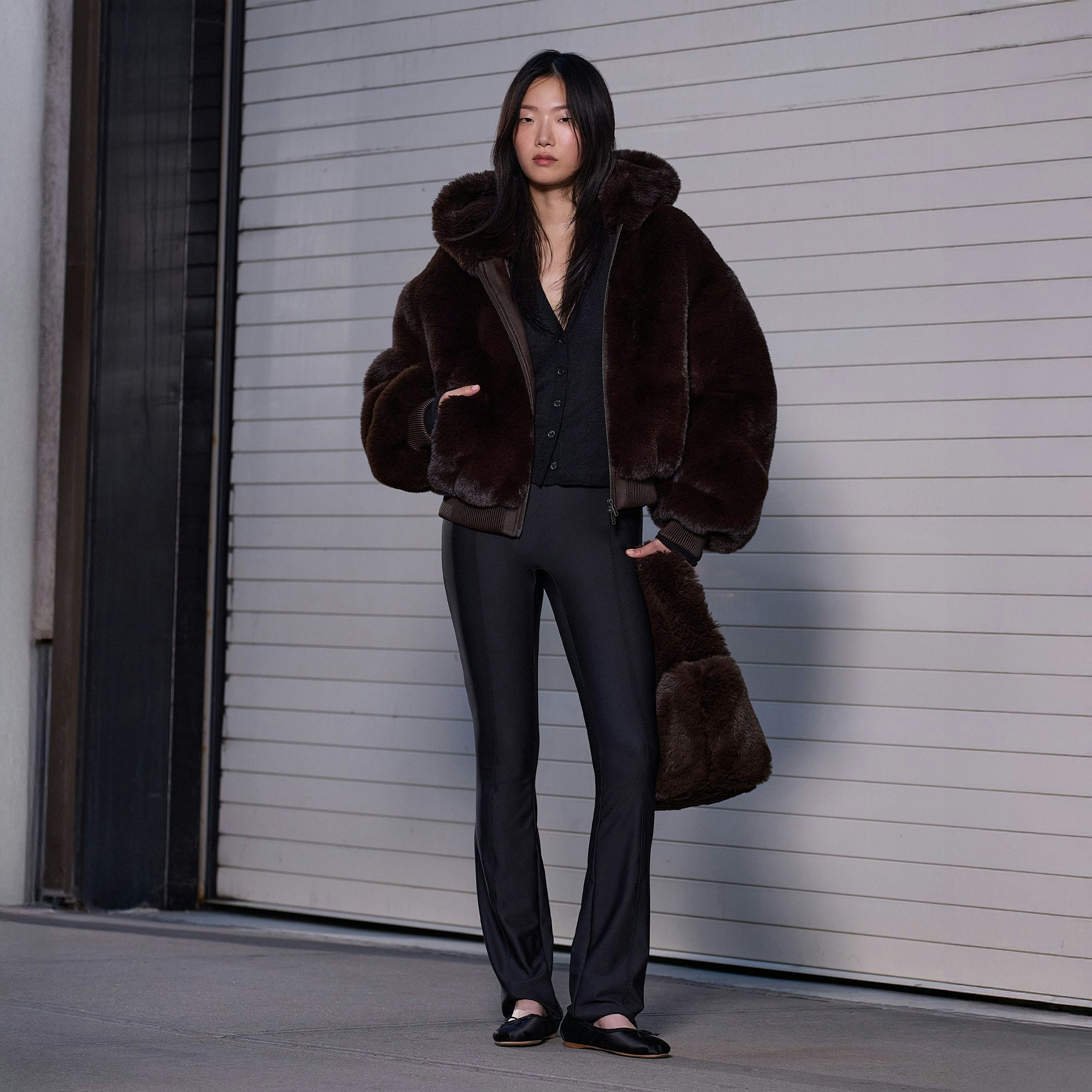 SKIMS BODY HIGH-WAISTED FLARE PANT | ONYX @ | FOCUS: 0.0, 1.0, 0.9