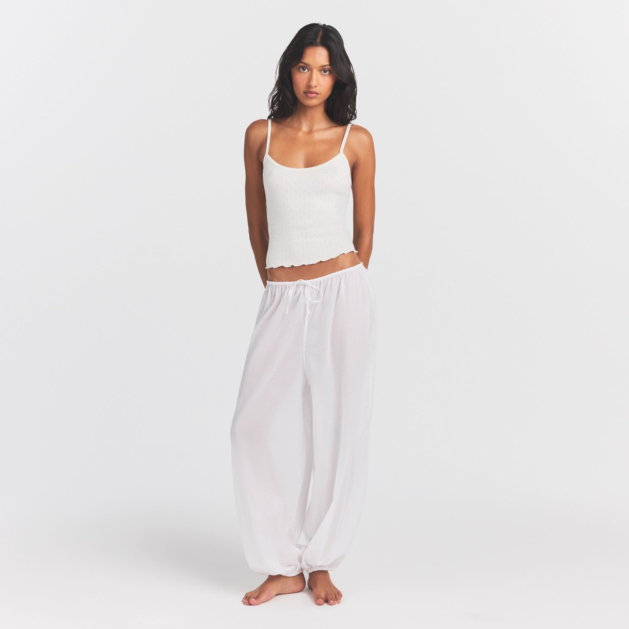 VOILE SLEEP BALLOON PANT | SNOW ON A MODEL FRONT VIEW @ | FOCUS: 0.0, 1.0, 0.9