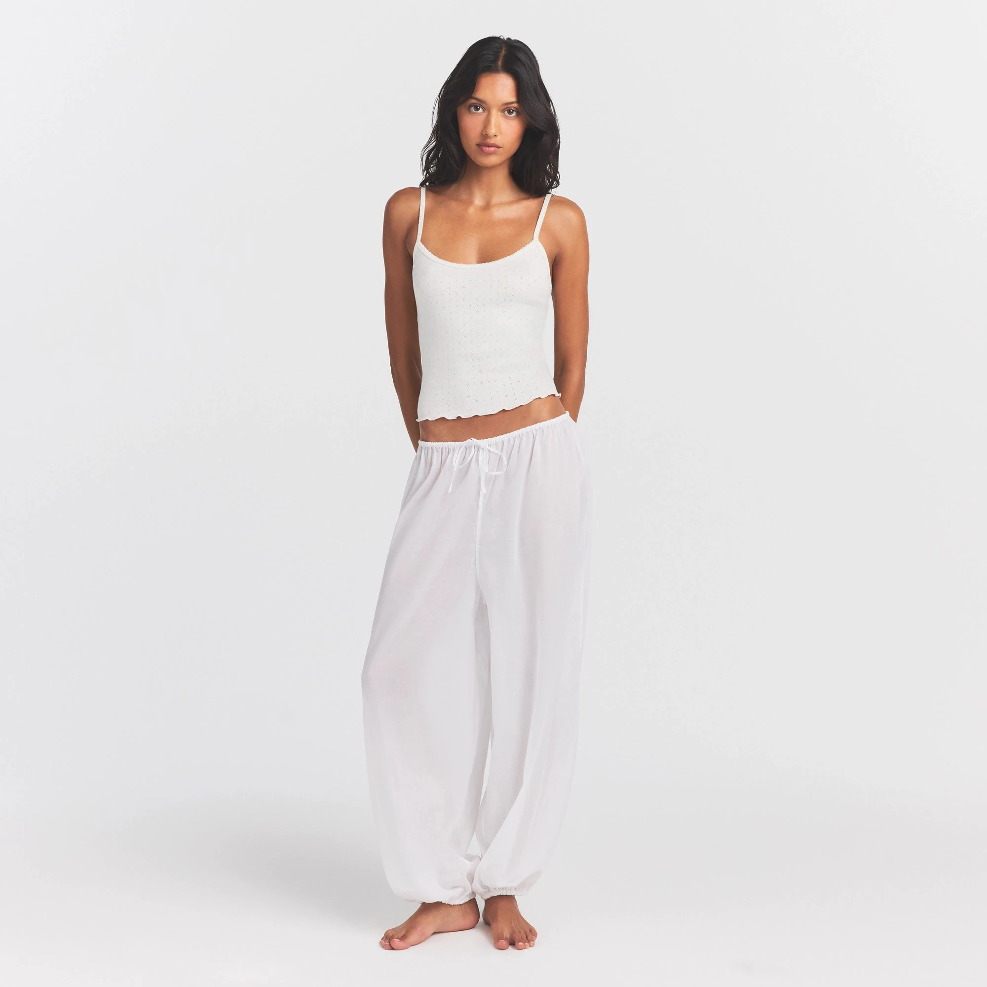 VOILE SLEEP BALLOON PANT | SNOW ON A MODEL FRONT VIEW @ | FOCUS: 0.0, 1.0, 0.9