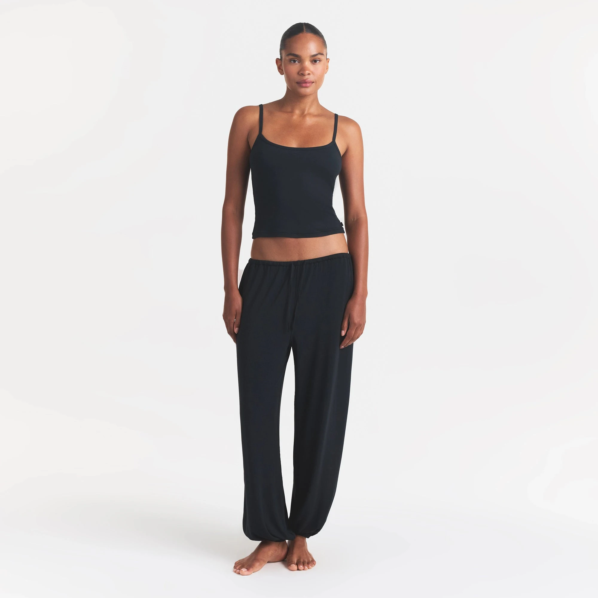 SKIMS SLEEP JOGGER | ONYX ON A MODEL FRONT VIEW @ | FOCUS: 0.0, 1.0, 0.9