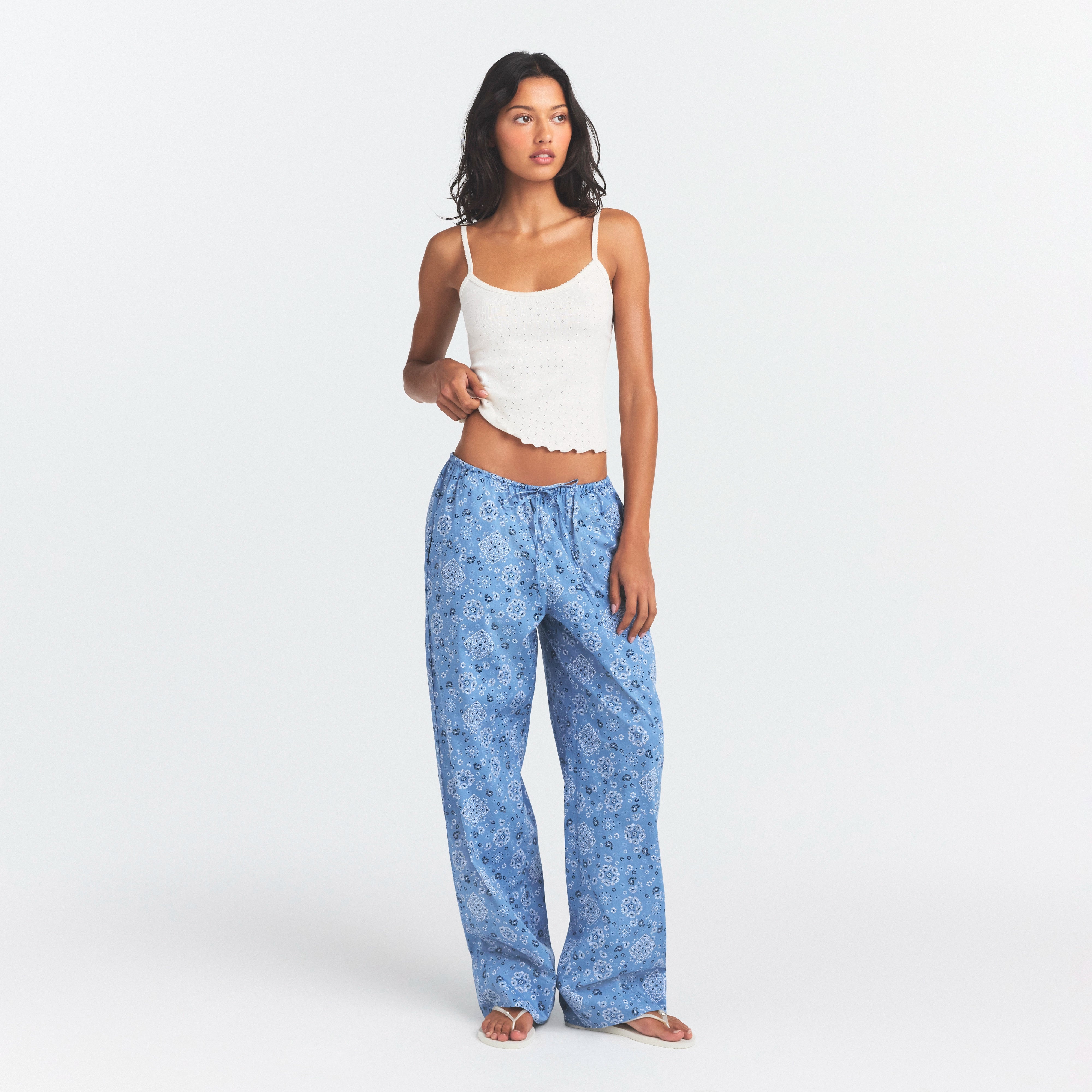 COTTON POPLIN SLEEP STRAIGHT LEG PANT | ARCTIC BANDANA ON A MODEL FRONT VIEW @ | FOCUS: 0.0, 1.0, 0.9