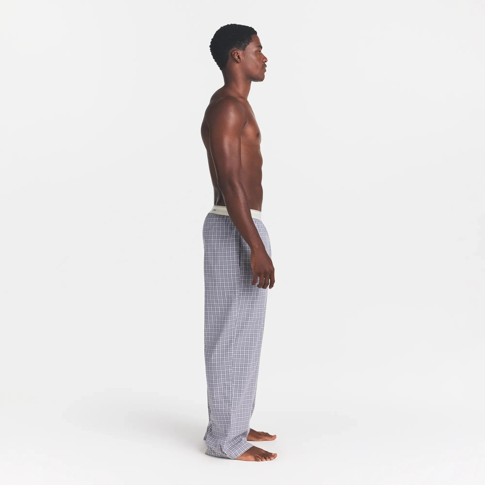 COTTON POPLIN MENS LOGO BAND SLEEP PANT | FULL MOON CHECK ON A MODEL SIDE VIEW @ | FOCUS: 0.0, 1.0, 0.9