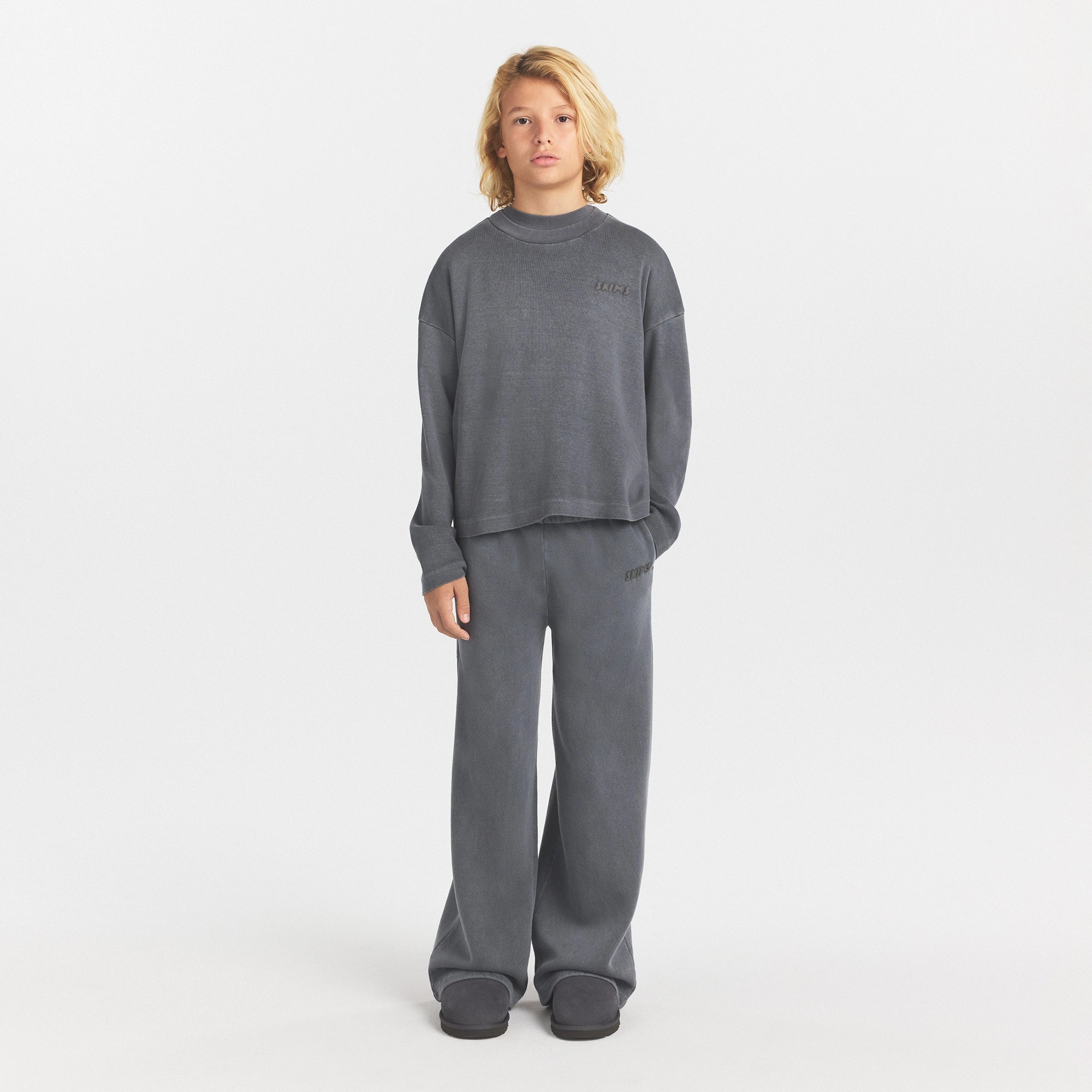 KIDS FLEECE STRAIGHT LEG PANT | DARK HEATHER GREY ON A MODEL FRONT VIEW @ | FOCUS: 0.0, 1.0, 0.9