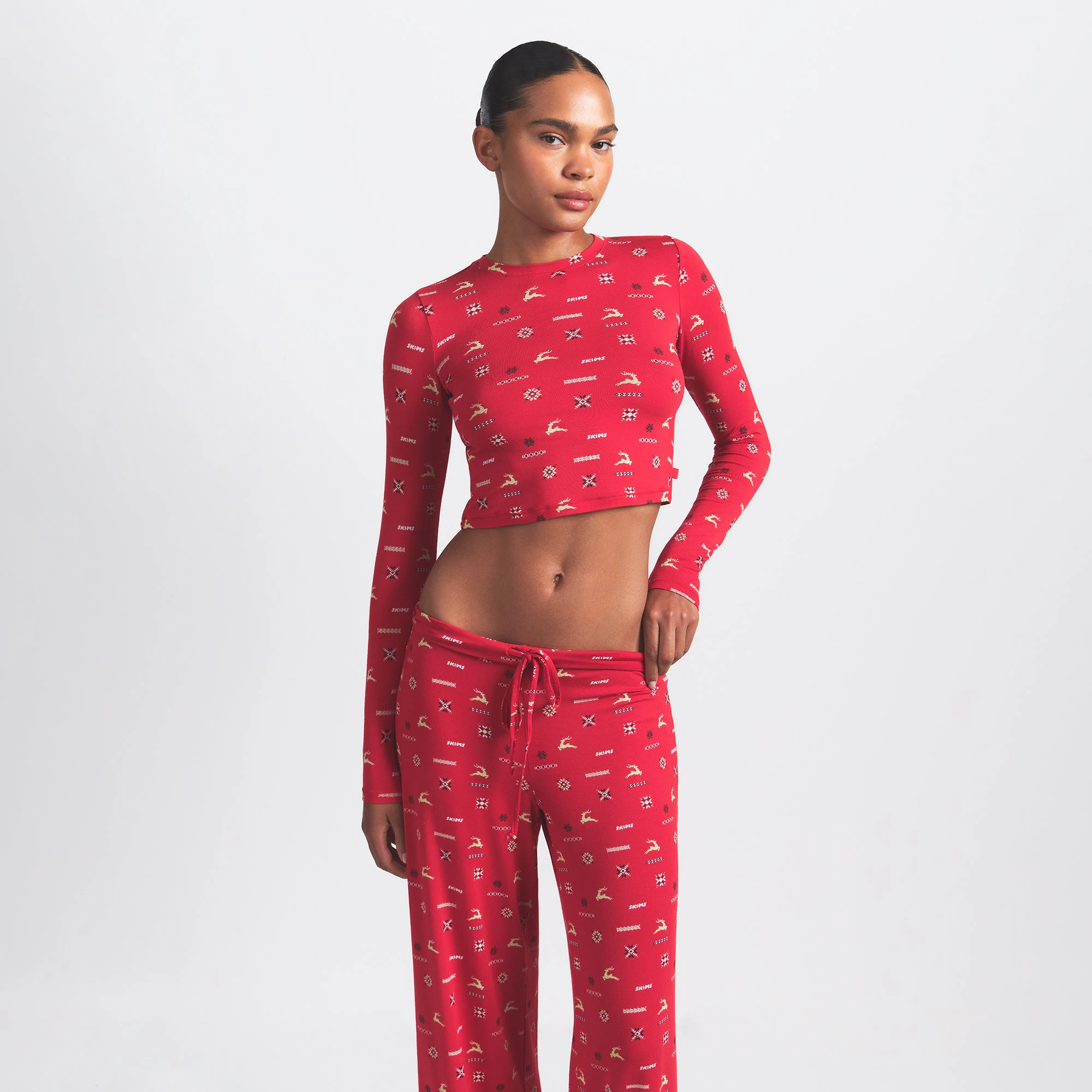 SKIMS SLEEP STRAIGHT LEG PANT | CRANBERRY VINTAGE DEER PRINT ON A MODEL FRONT VIEW @ | FOCUS: 0.0, 1.0, 0.9