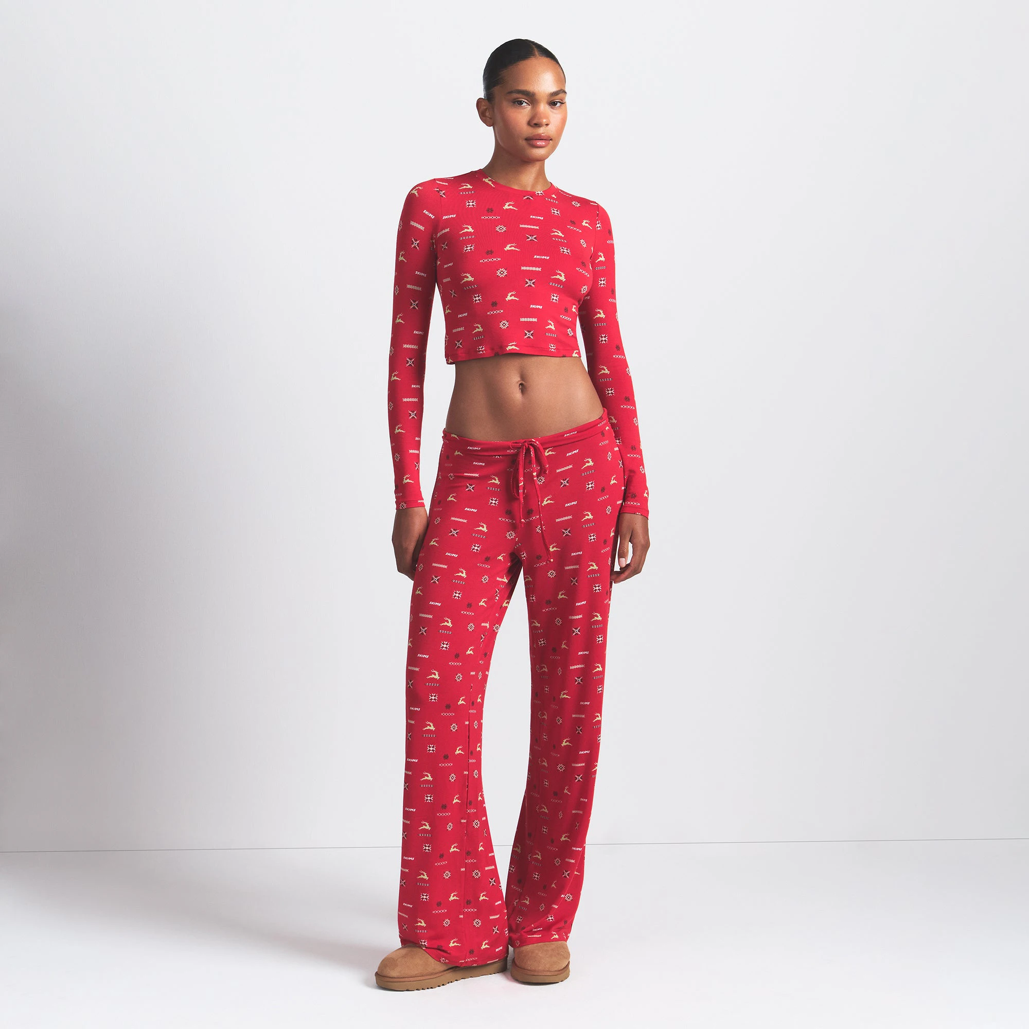 SKIMS SLEEP STRAIGHT LEG PANT | CRANBERRY VINTAGE DEER PRINT ON A MODEL FRONT VIEW @ | FOCUS: 0.0, 1.0, 0.9