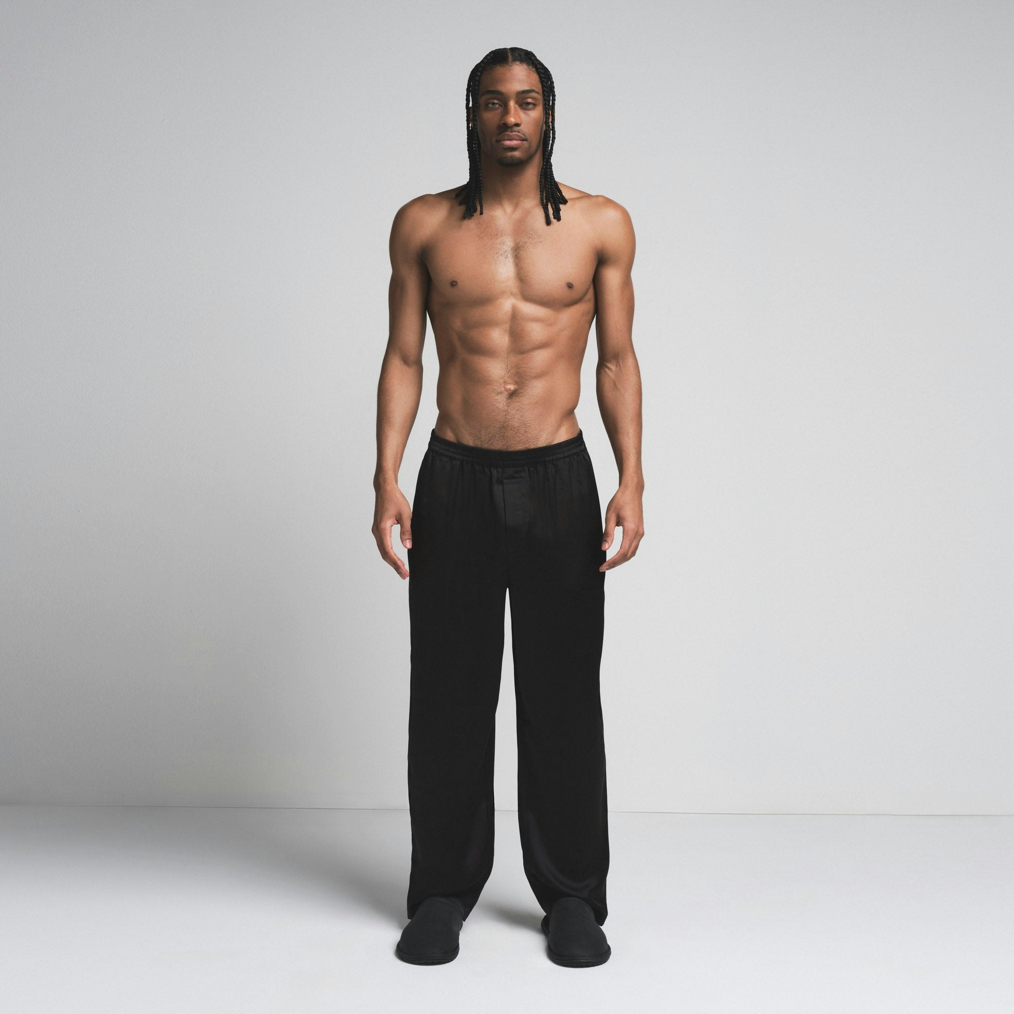 SATEEN SLEEP MENS PANT | ONYX ON A MODEL FRONT ON A MODEL FRONT VIEW | FOCUS: 0.0, 1.0, 0.9
