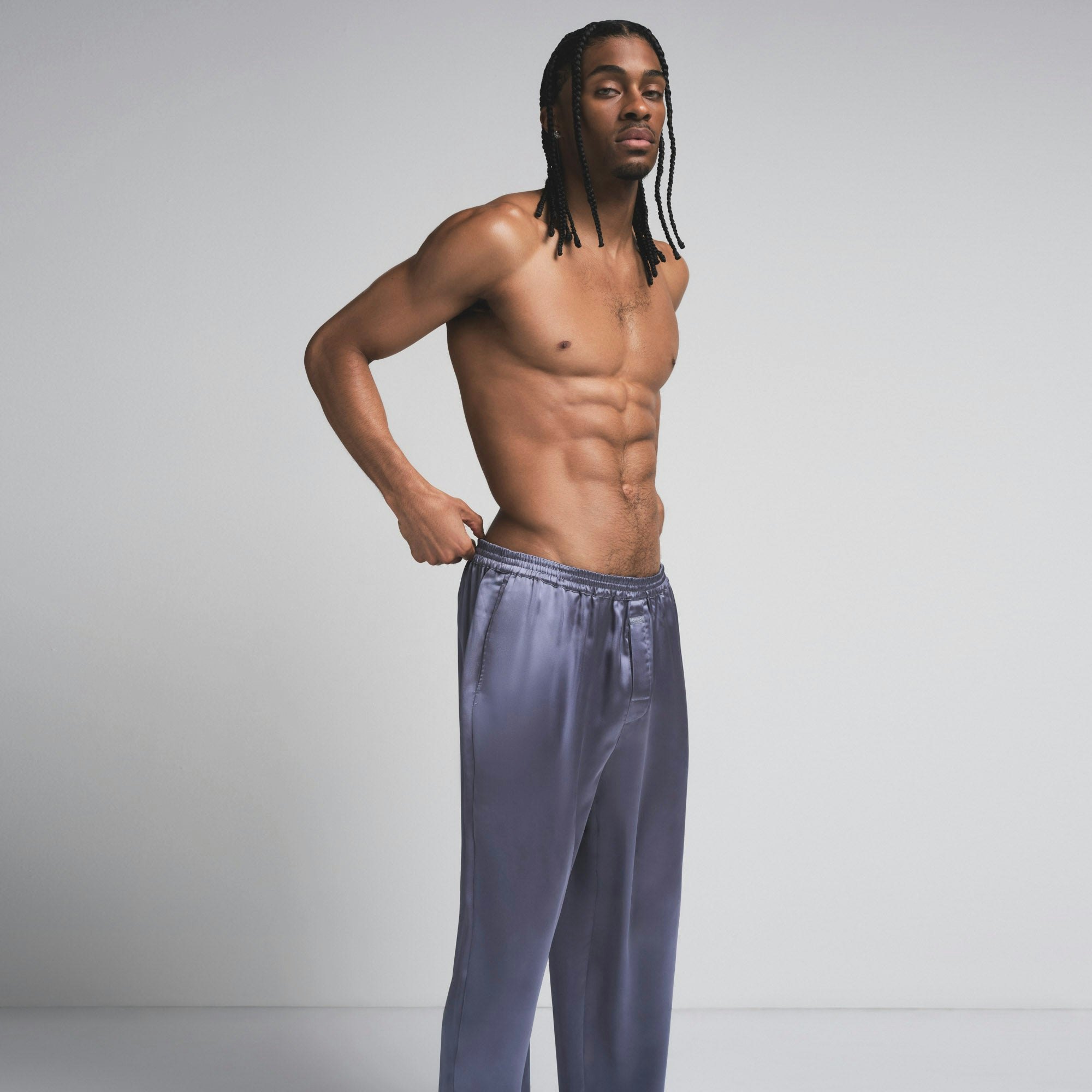 SATEEN SLEEP MENS PANT | SLATE ON A MODEL SIDE ON A MODEL FRONT VIEW | FOCUS: 0.0, 1.0, 0.9