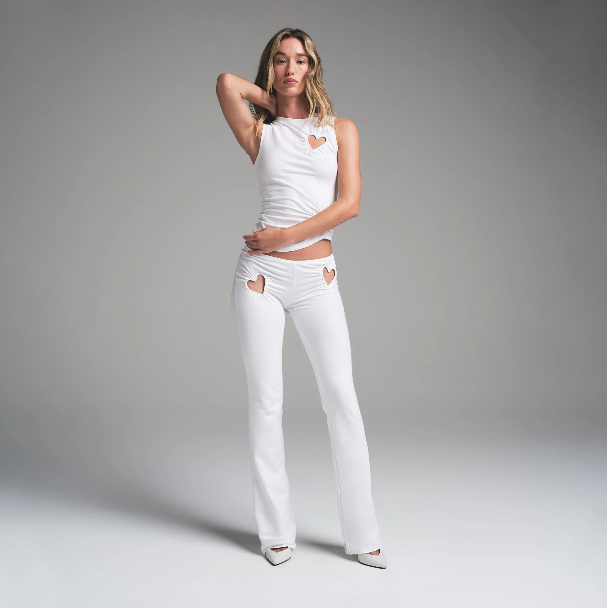 COTTON JERSEY HEART FLARE LEGGING | SNOW ON A MODEL FRONT VIEW | FOCUS: 0.0, 1.0, 0.9