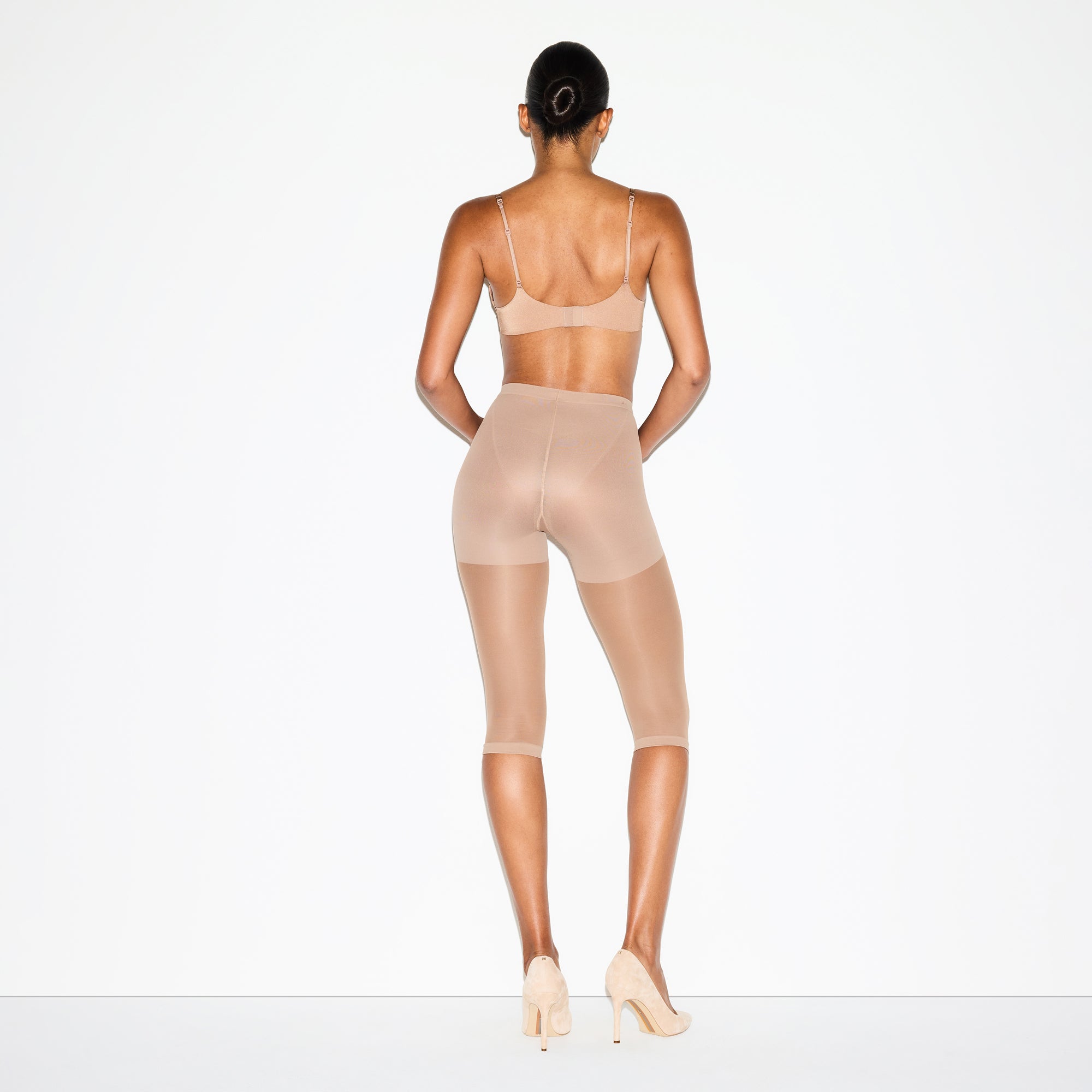 HOSIERY SHAPING CAPRI TIGHTS | SIENNA ON A MODEL FRONT VIEW @ 