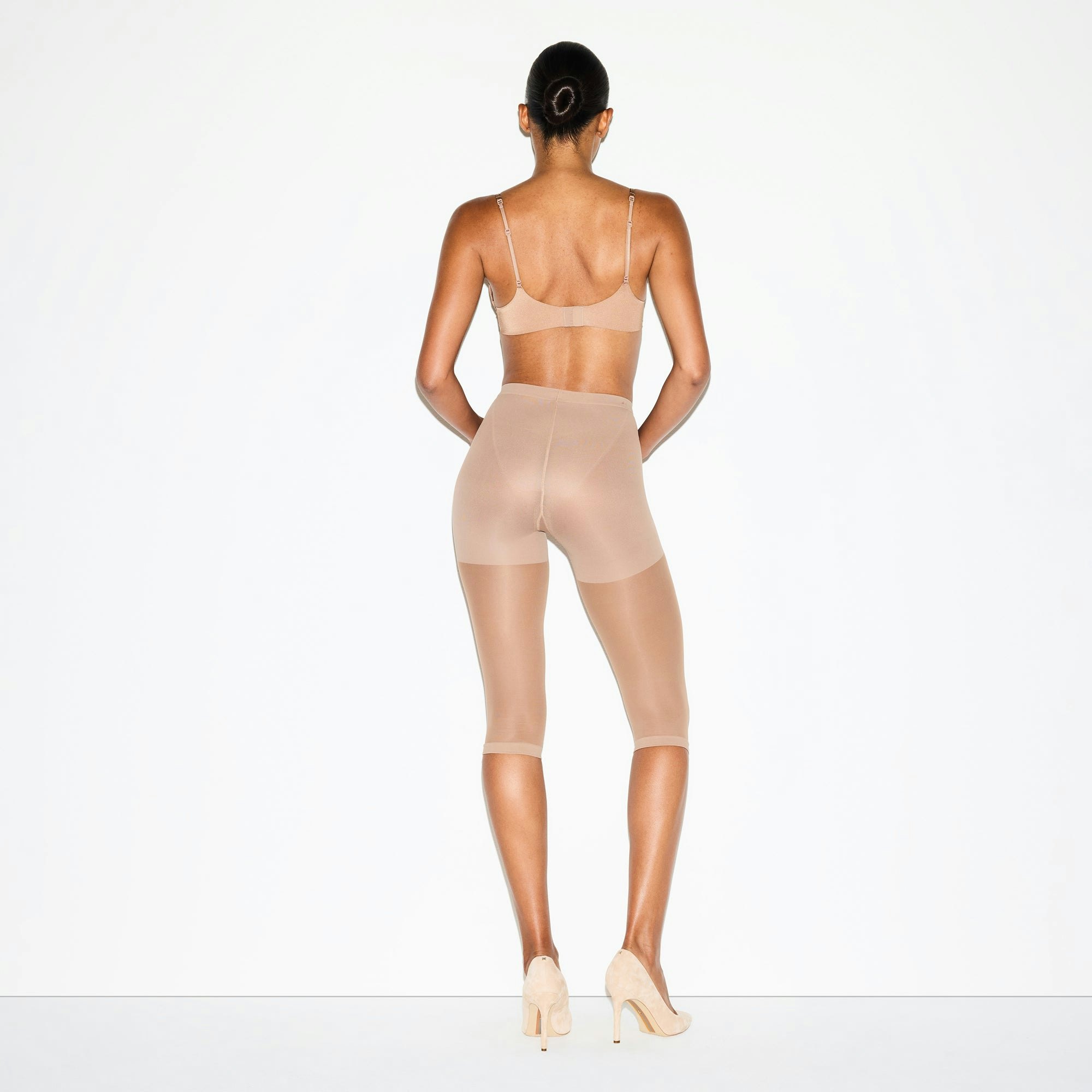 HOSIERY SHAPING CAPRI TIGHTS | SIENNA ON A MODEL FRONT VIEW @ | FOCUS: 0.0, 1.0, 0.9 